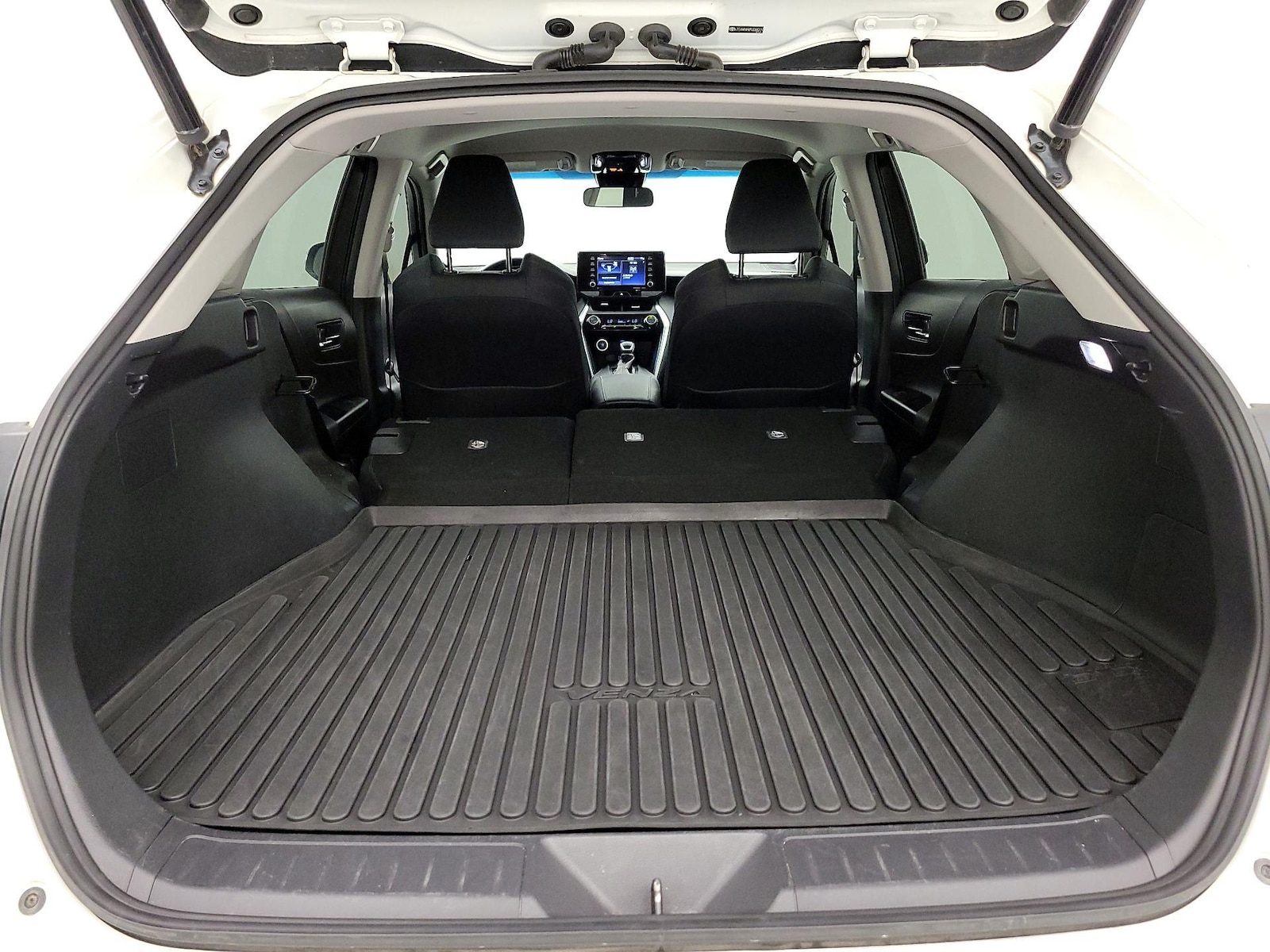 2021 Toyota Venza LE - Photo 22