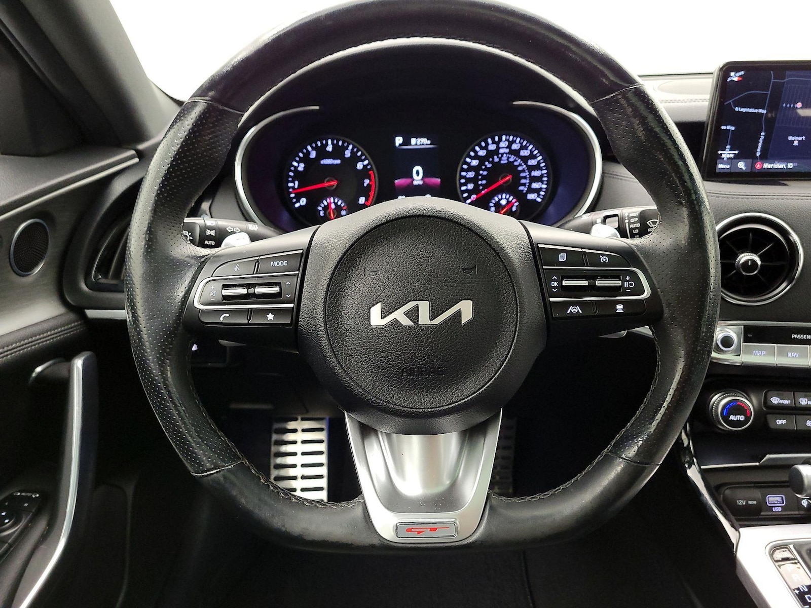 2022 Kia Stinger GT1 - Photo 11