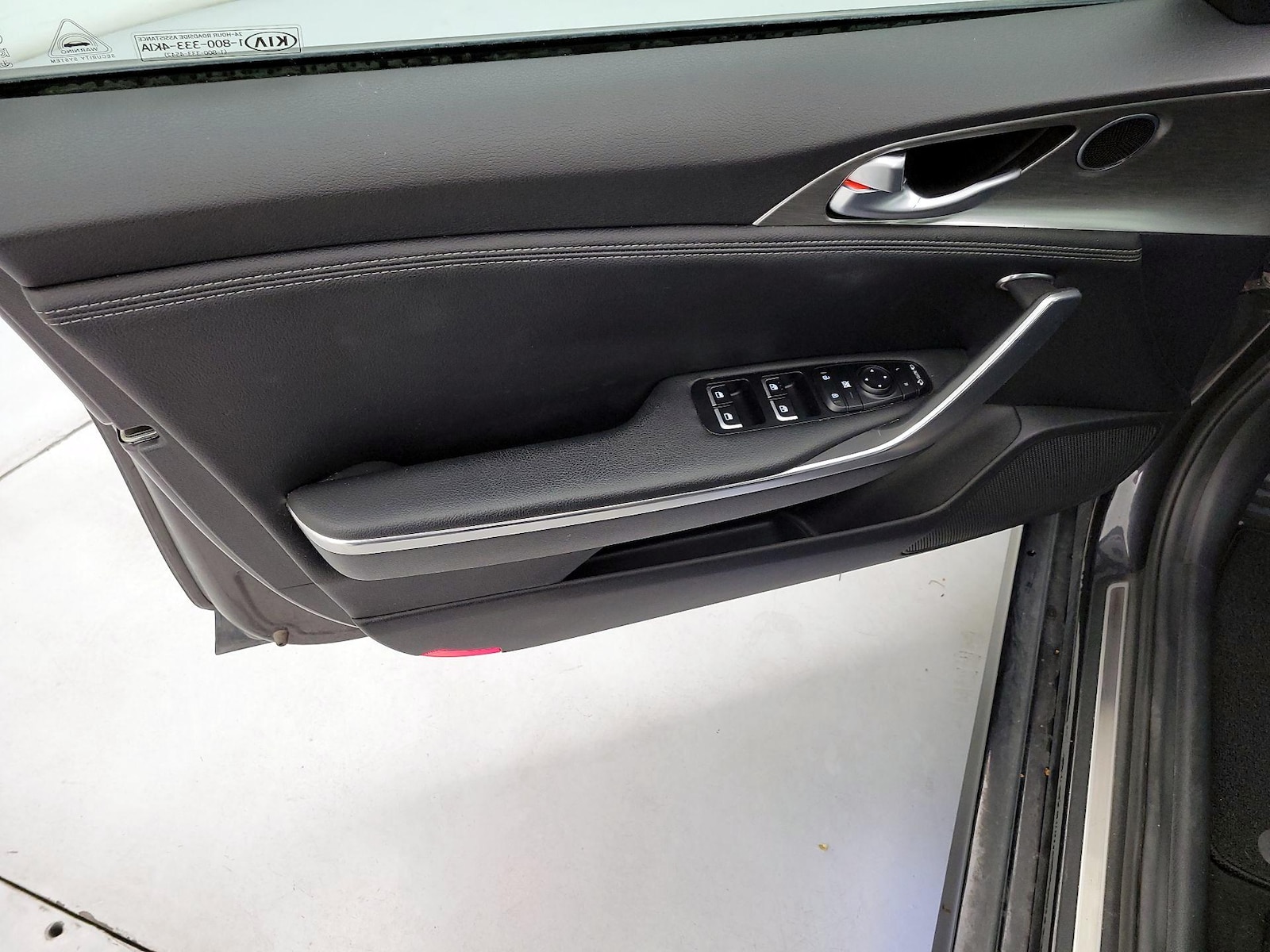 2022 Kia Stinger GT1 - Photo 13