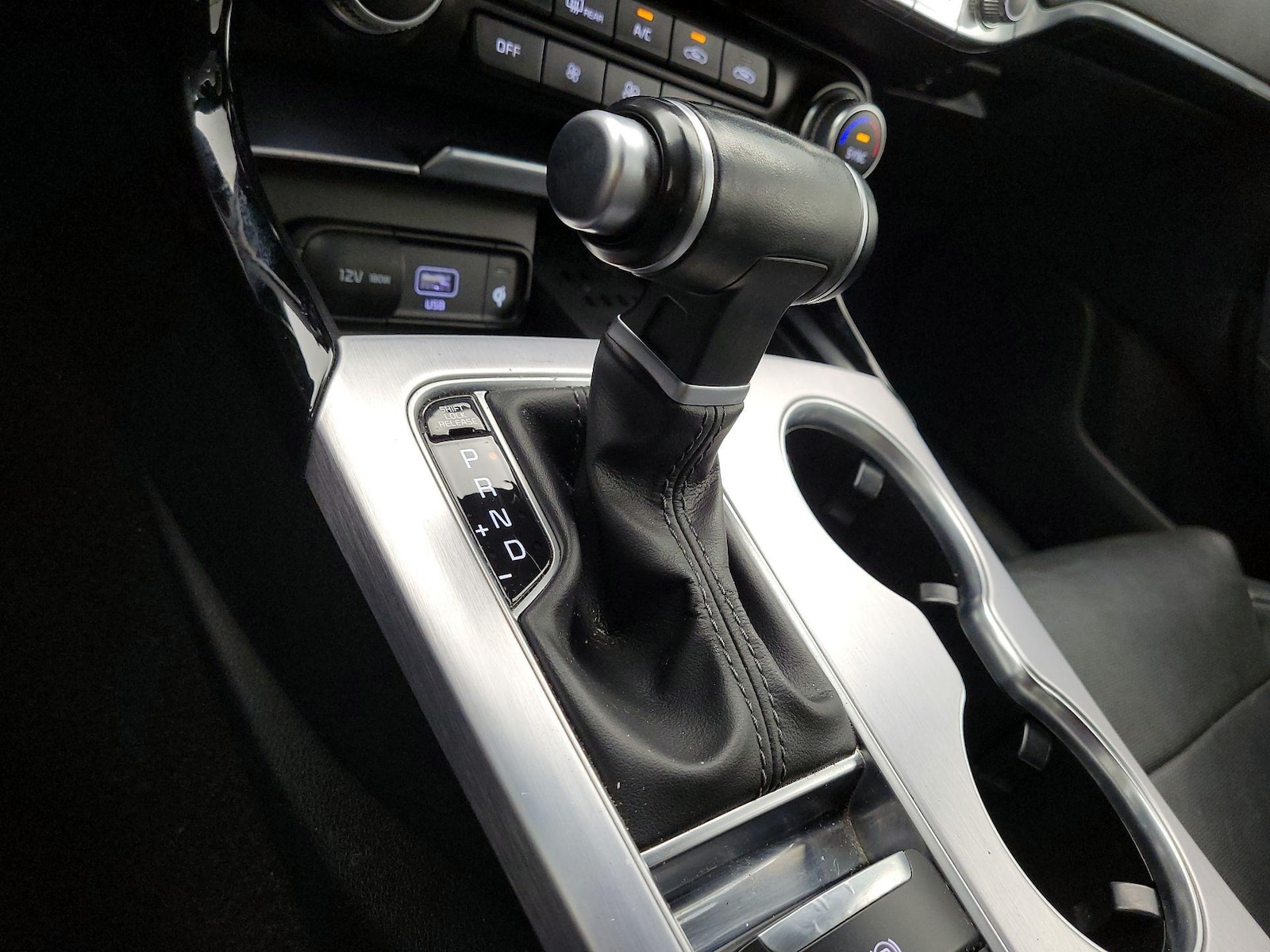 2022 Kia Stinger GT1 - Photo 19