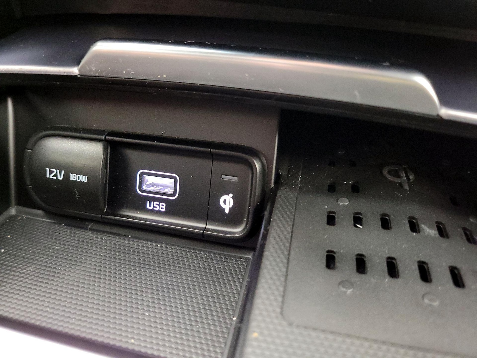 2022 Kia Stinger GT1 - Photo 20