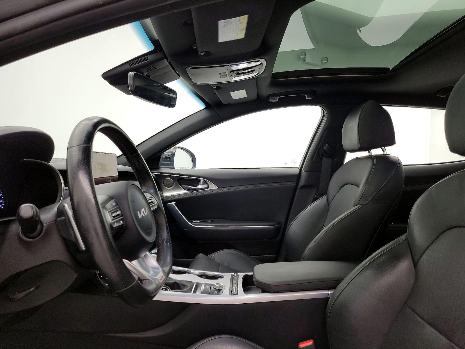 2022 Kia Stinger GT1 - Photo 21