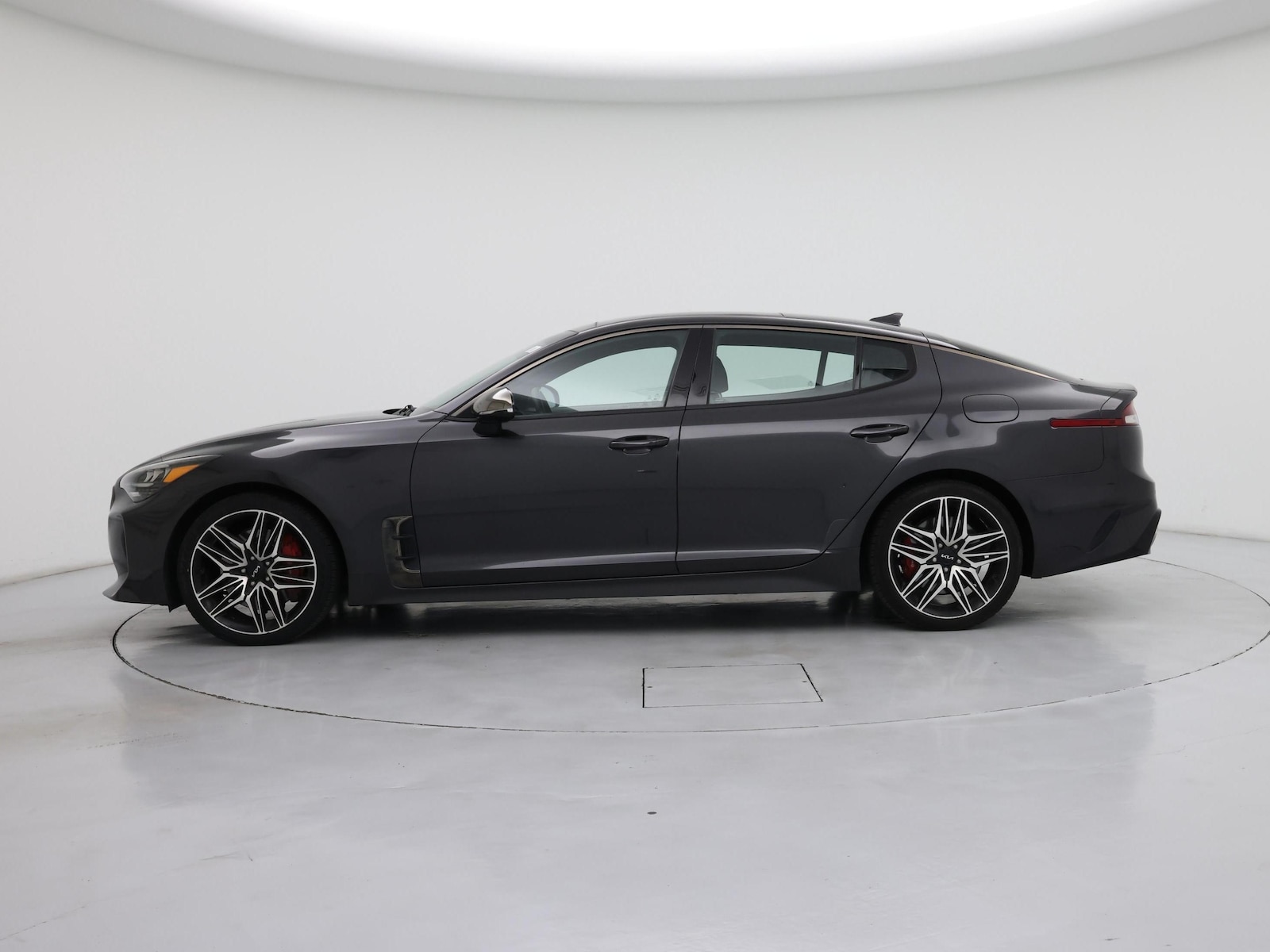 2022 Kia Stinger GT1 - Photo 4