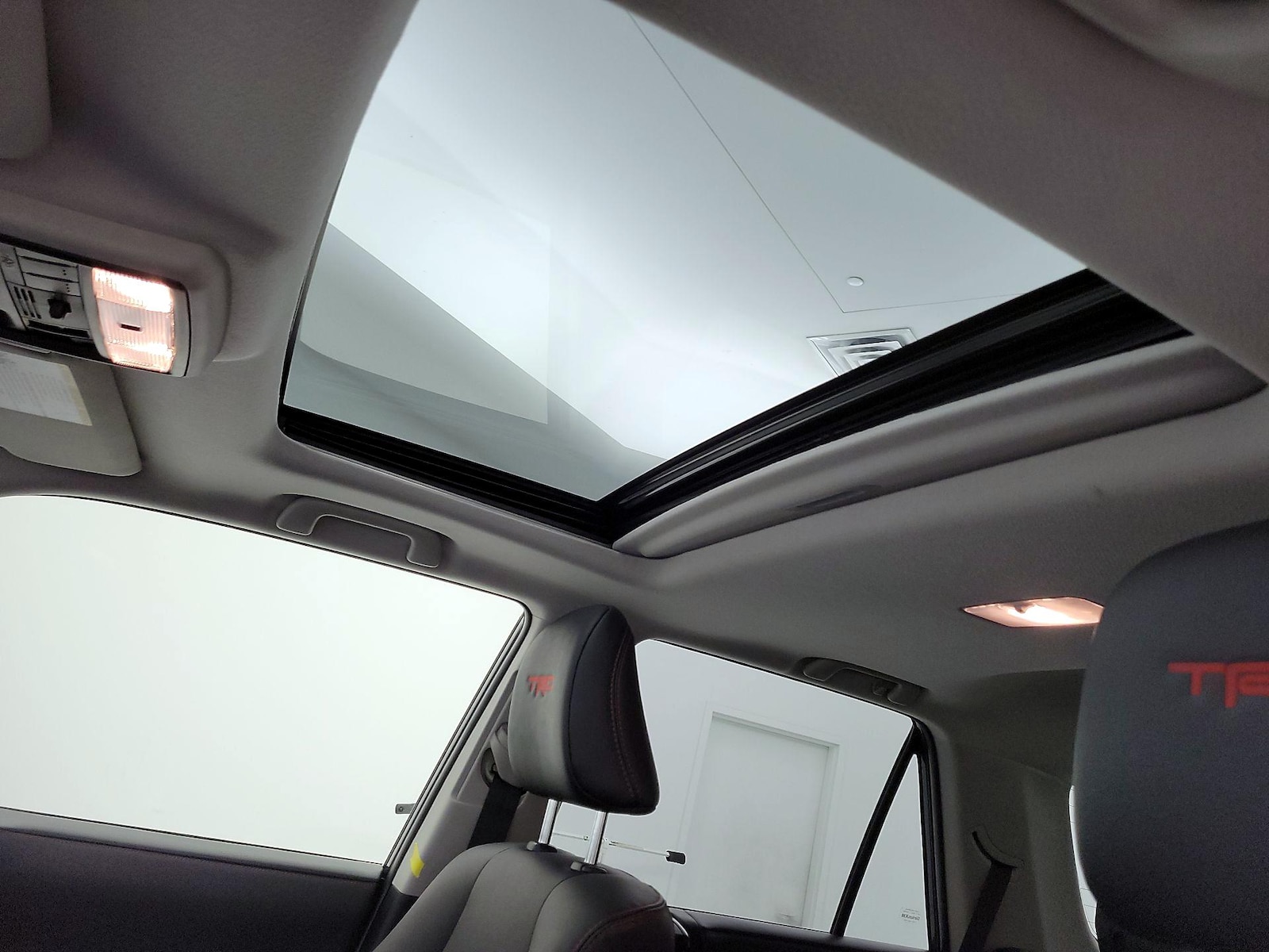 Sunroof(s) & Overhead Airbags