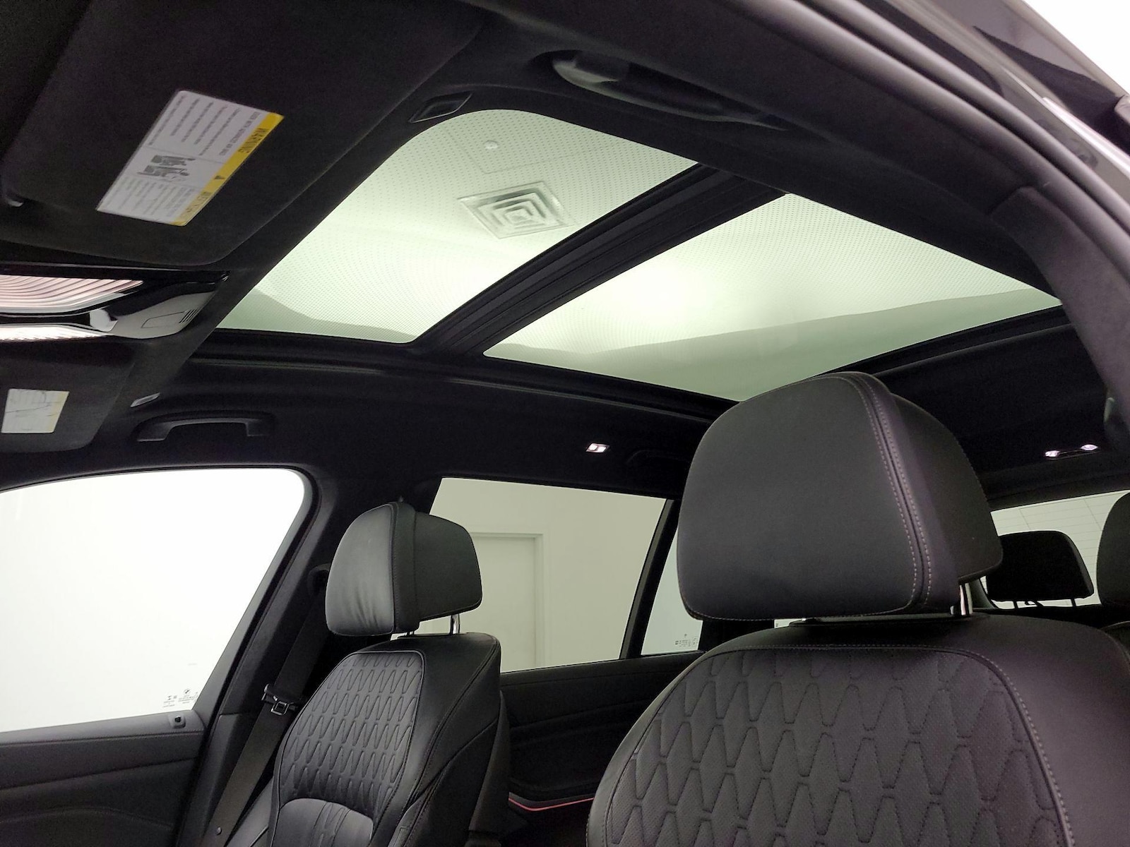 Panoramic Sunroof & Skylight(s)