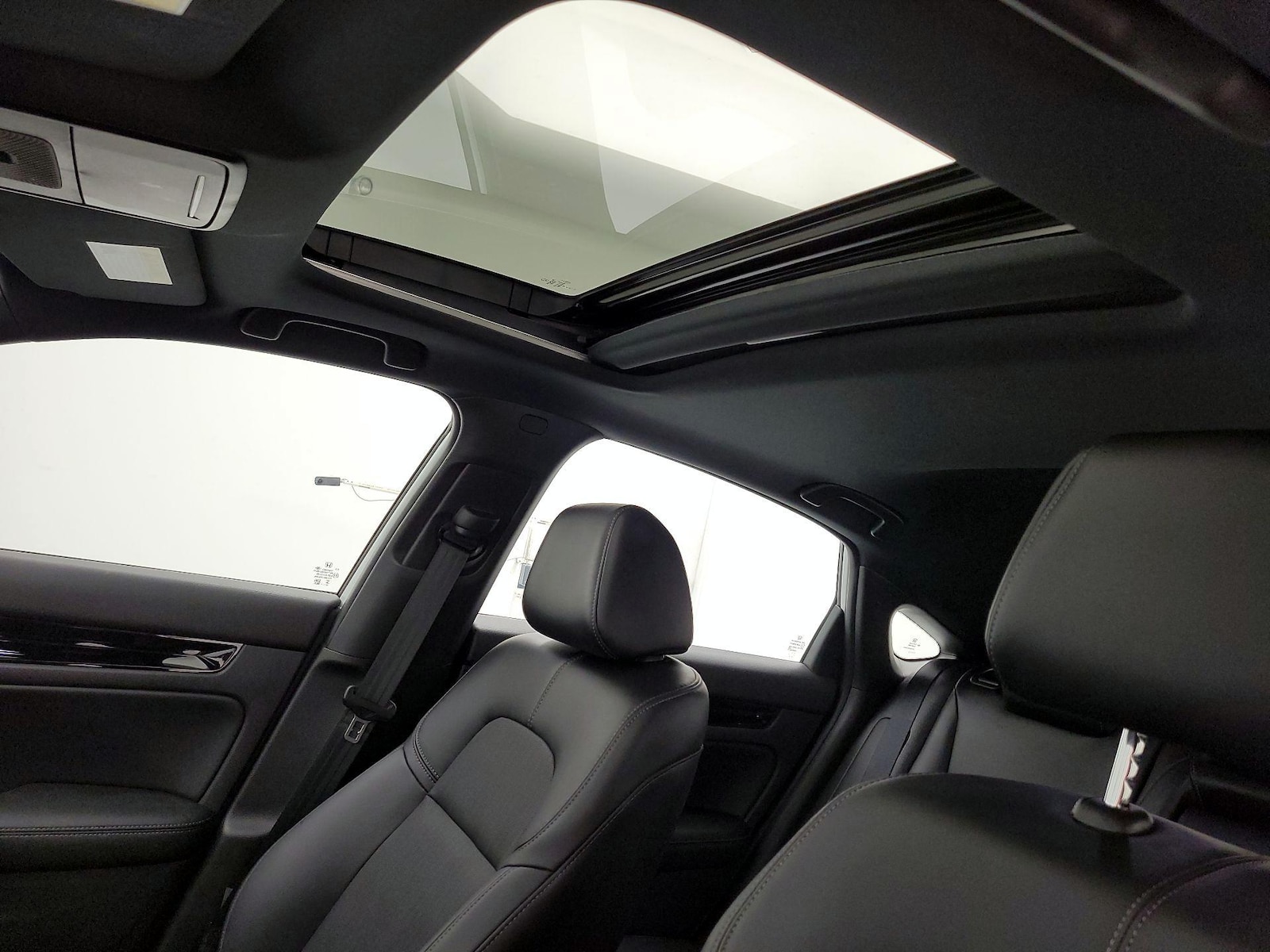 Sunroof(s) & Overhead Airbags