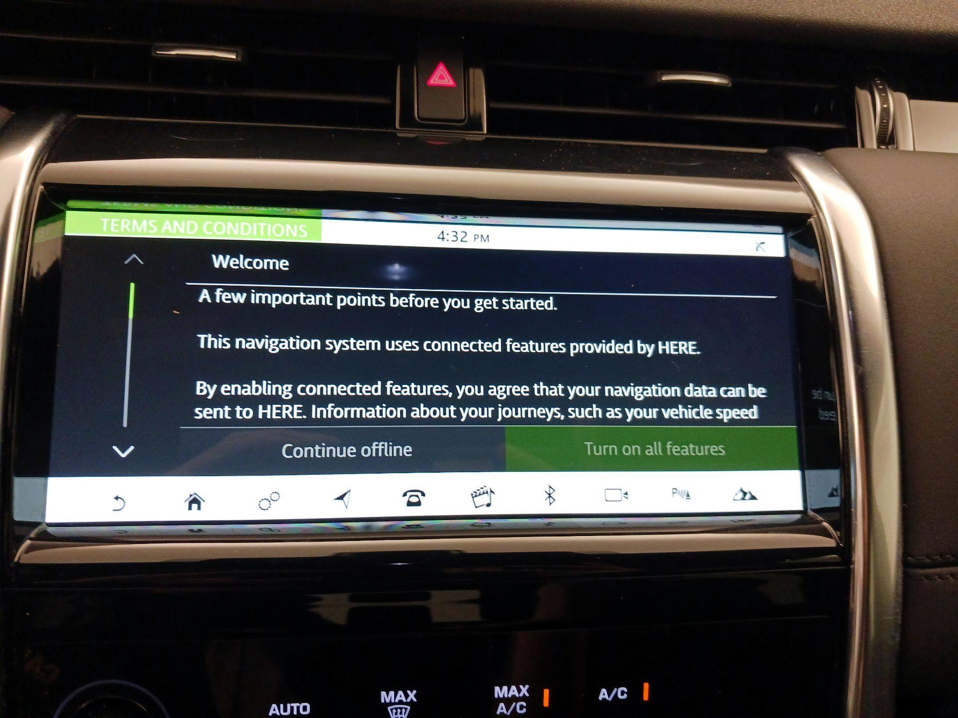 Thumbnail: 2020 Land Rover Discovery Sport - 14