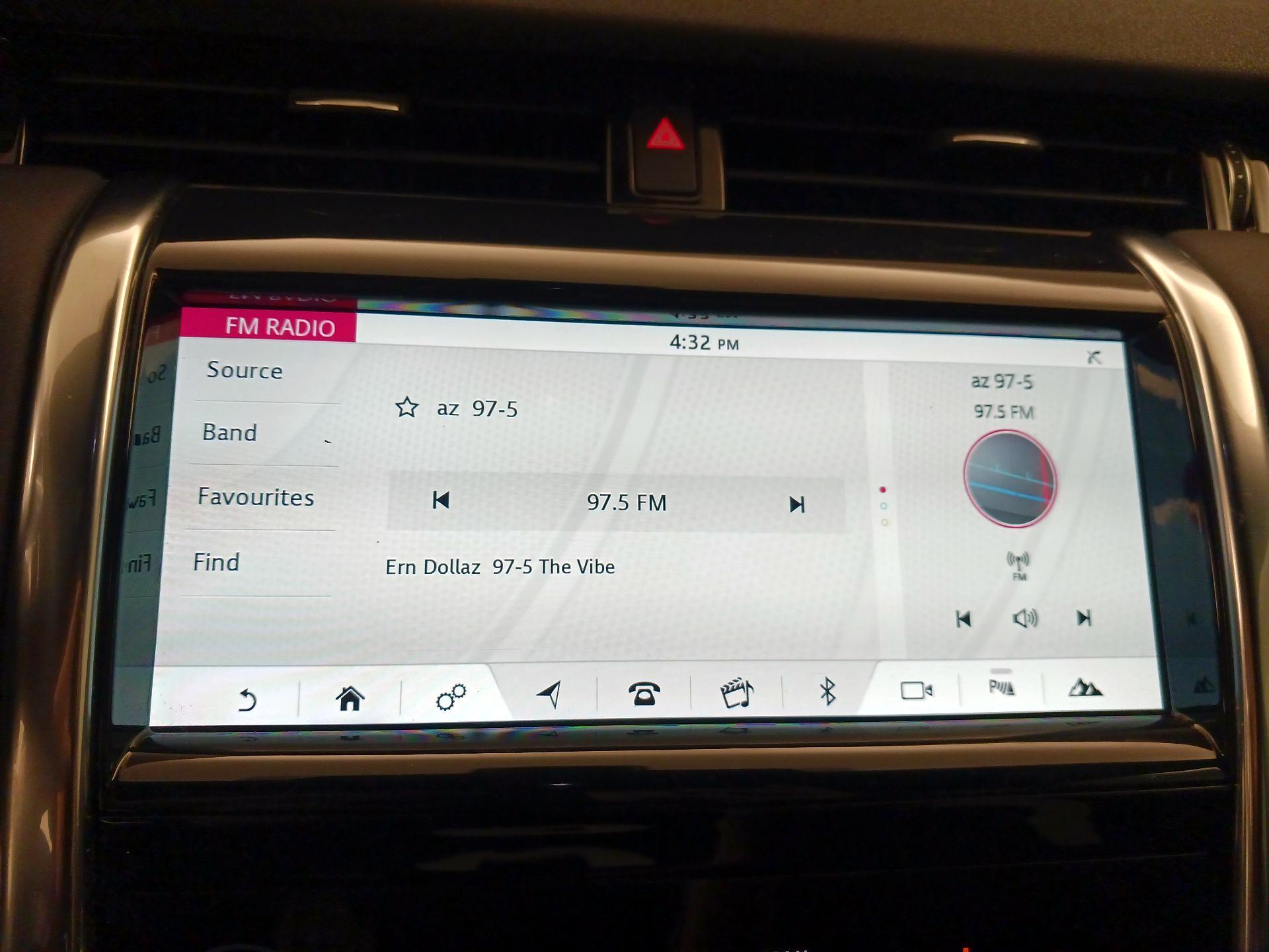 Thumbnail: 2020 Land Rover Discovery Sport - 16