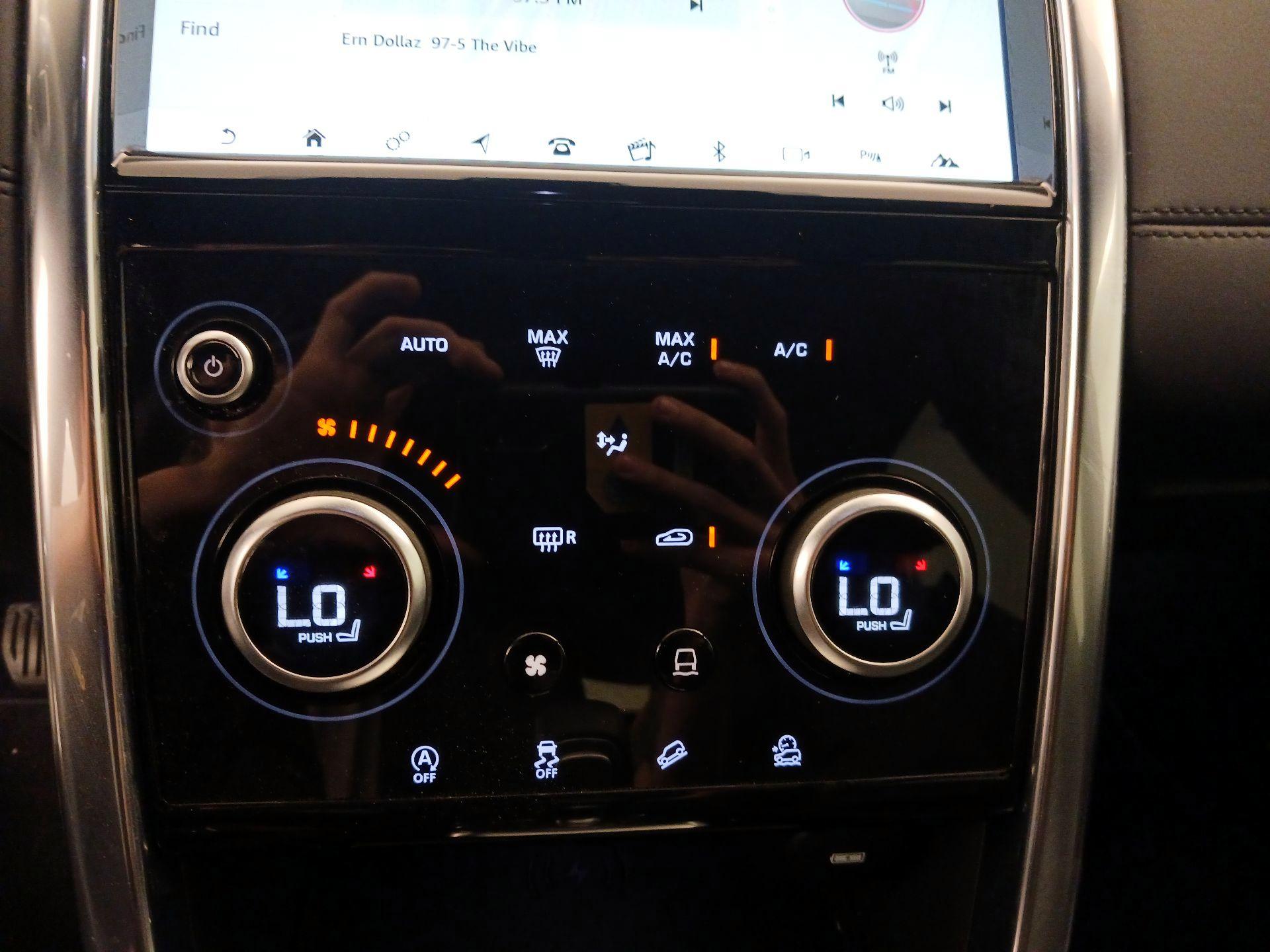 Thumbnail: 2020 Land Rover Discovery Sport - 17