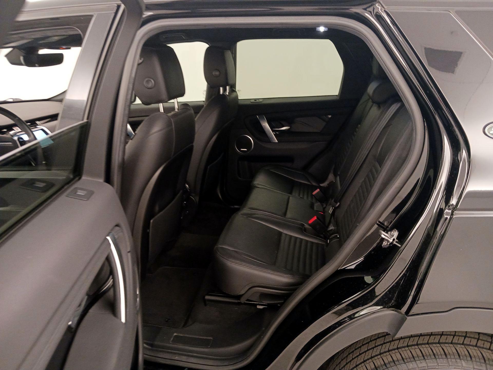 Thumbnail: 2020 Land Rover Discovery Sport - 20