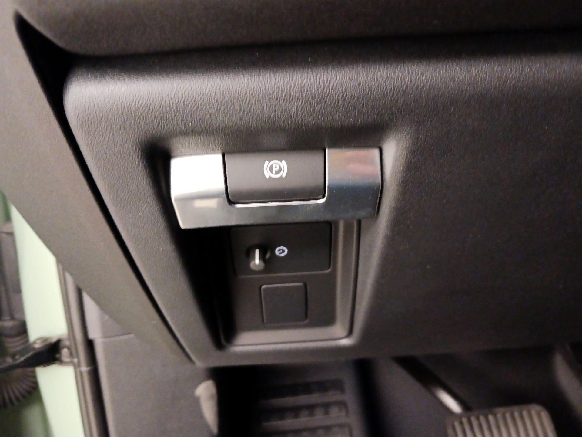 Thumbnail: 2023 Land Rover Defender - 13