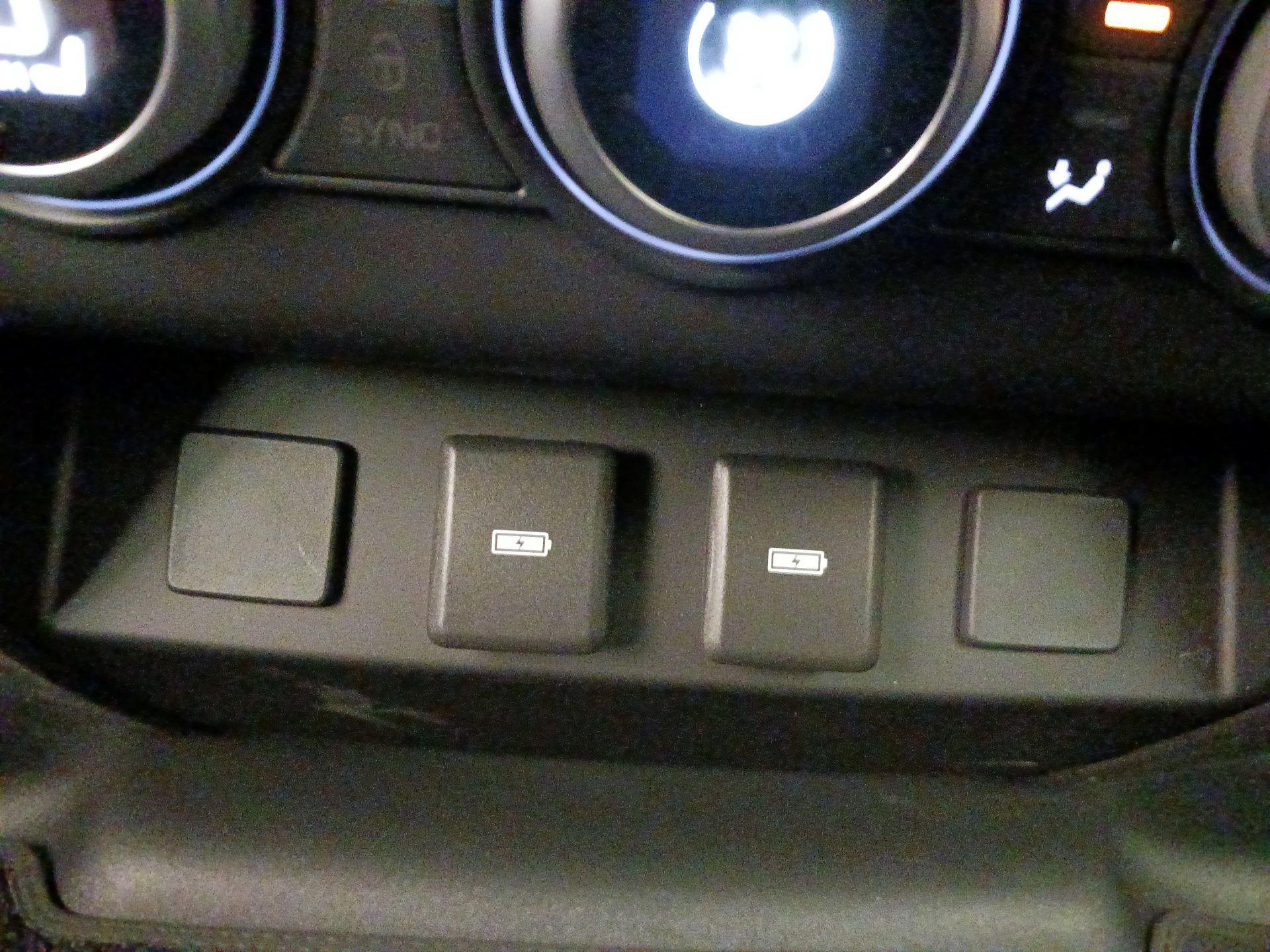 Thumbnail: 2023 Land Rover Defender - 19