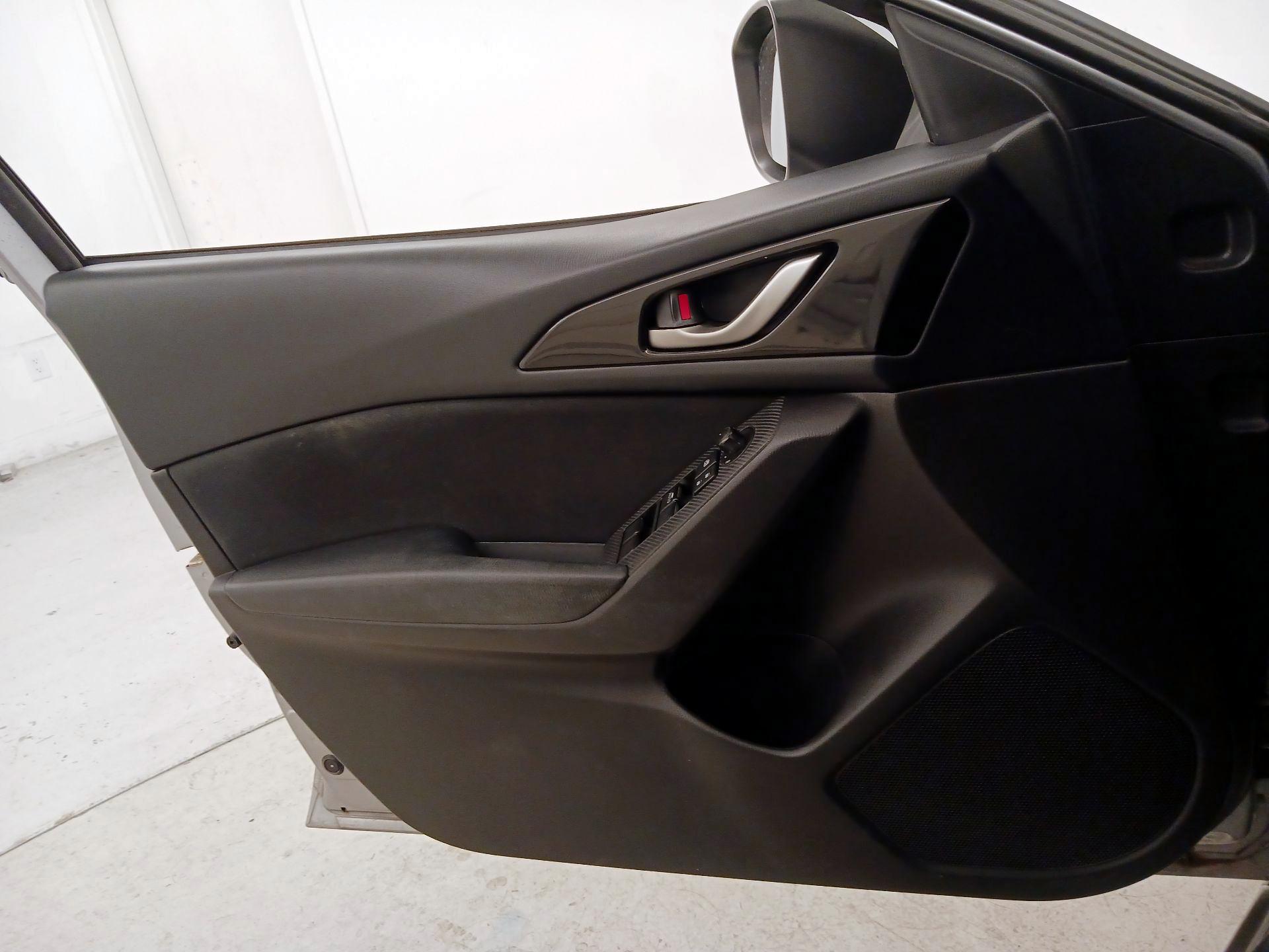 Thumbnail: 2015 Mazda Mazda3 - 12