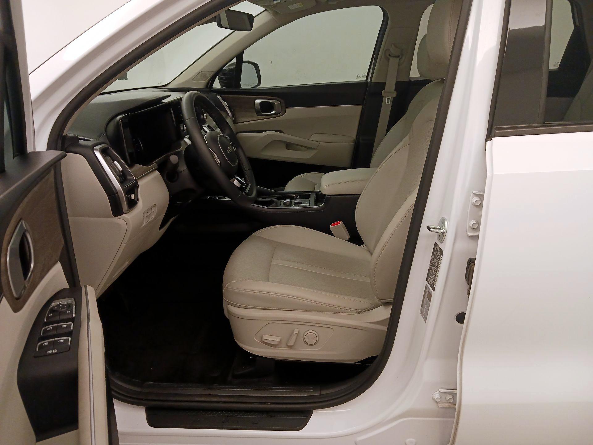 Thumbnail: 2023 Kia Sorento - 11