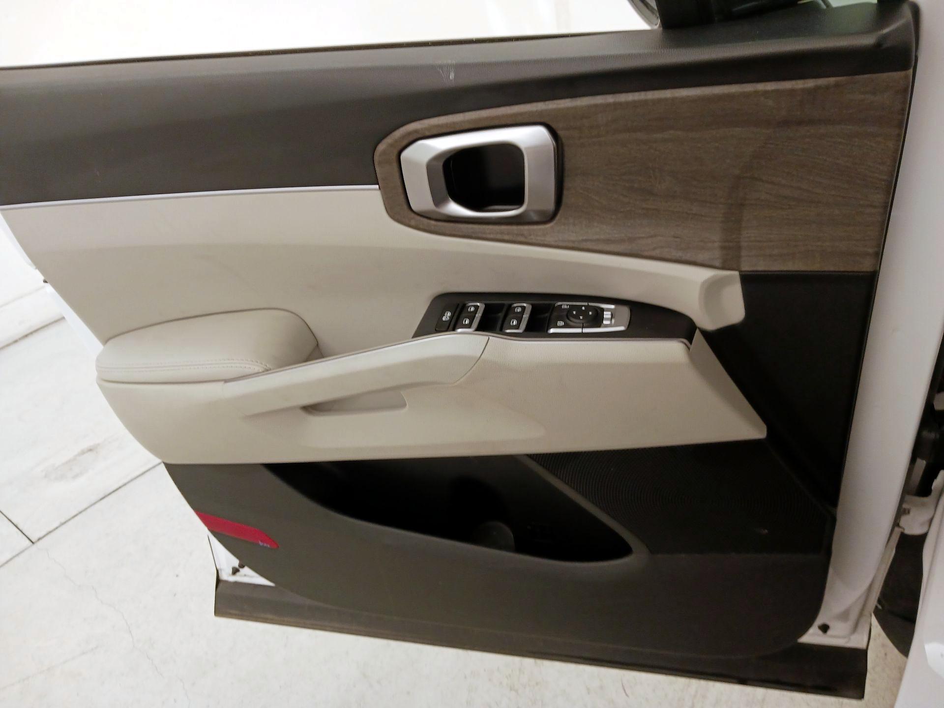 Thumbnail: 2023 Kia Sorento - 12