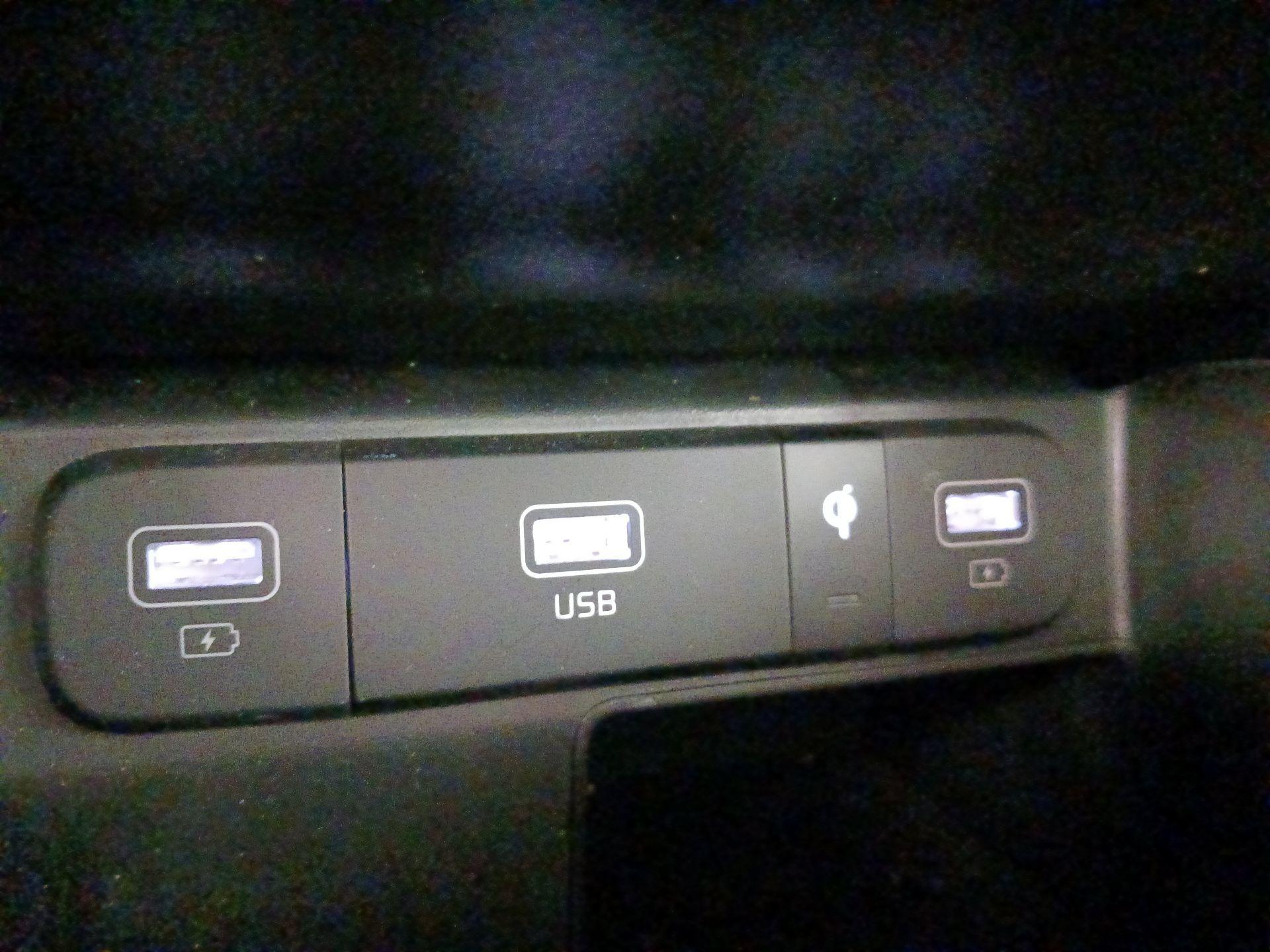 Thumbnail: 2023 Kia Sorento - 19