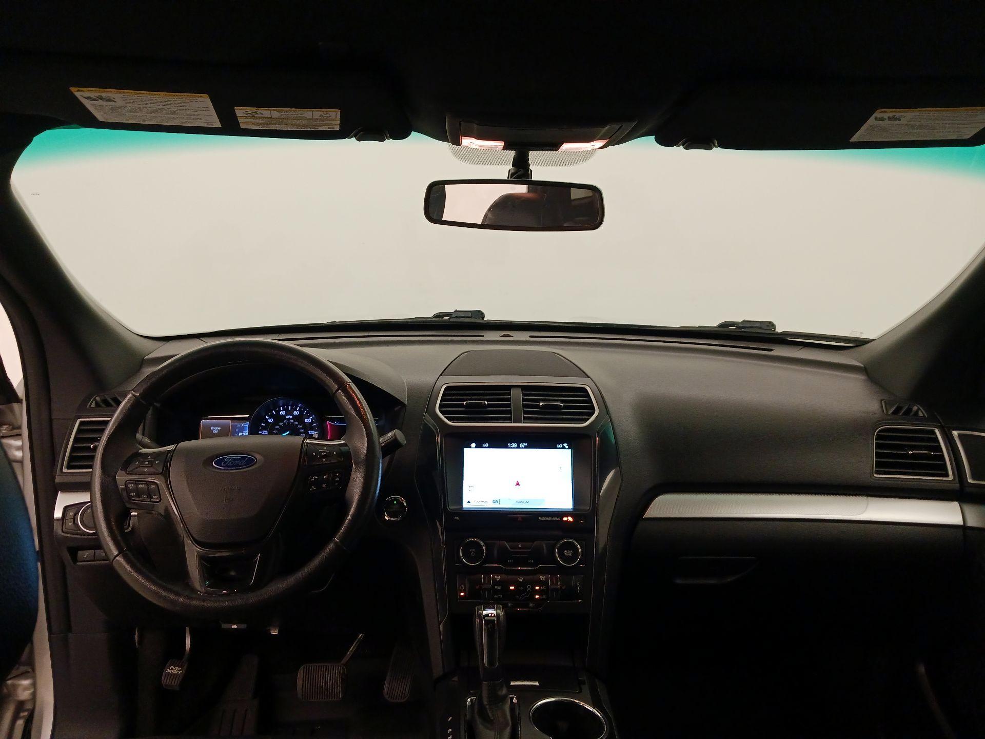 Thumbnail: 2017 Ford Explorer - 9