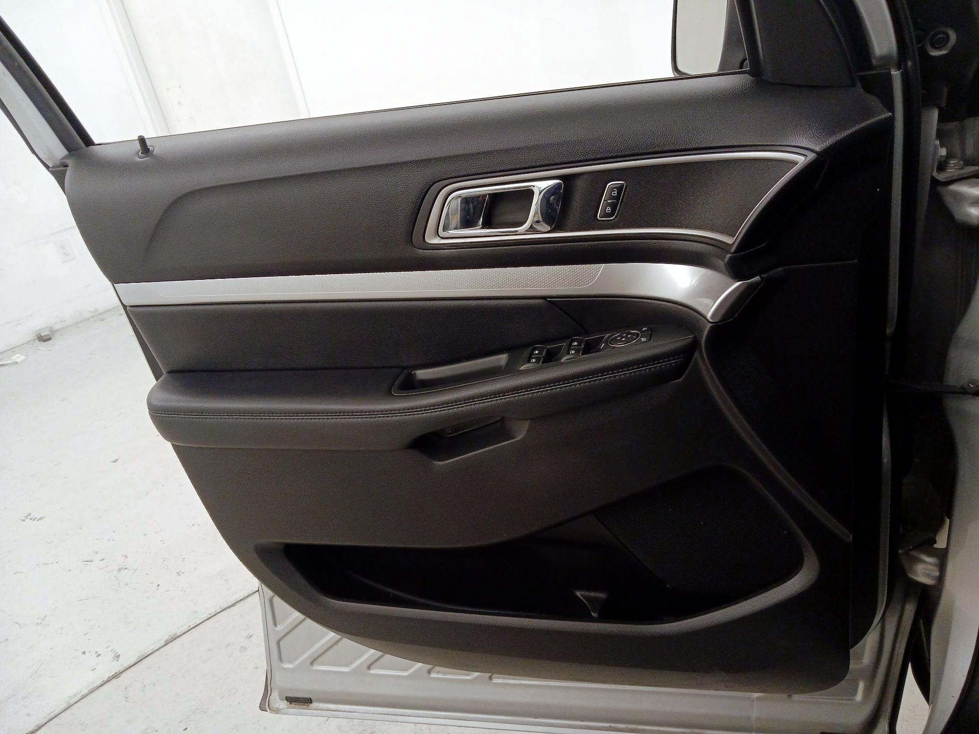 Thumbnail: 2017 Ford Explorer - 12