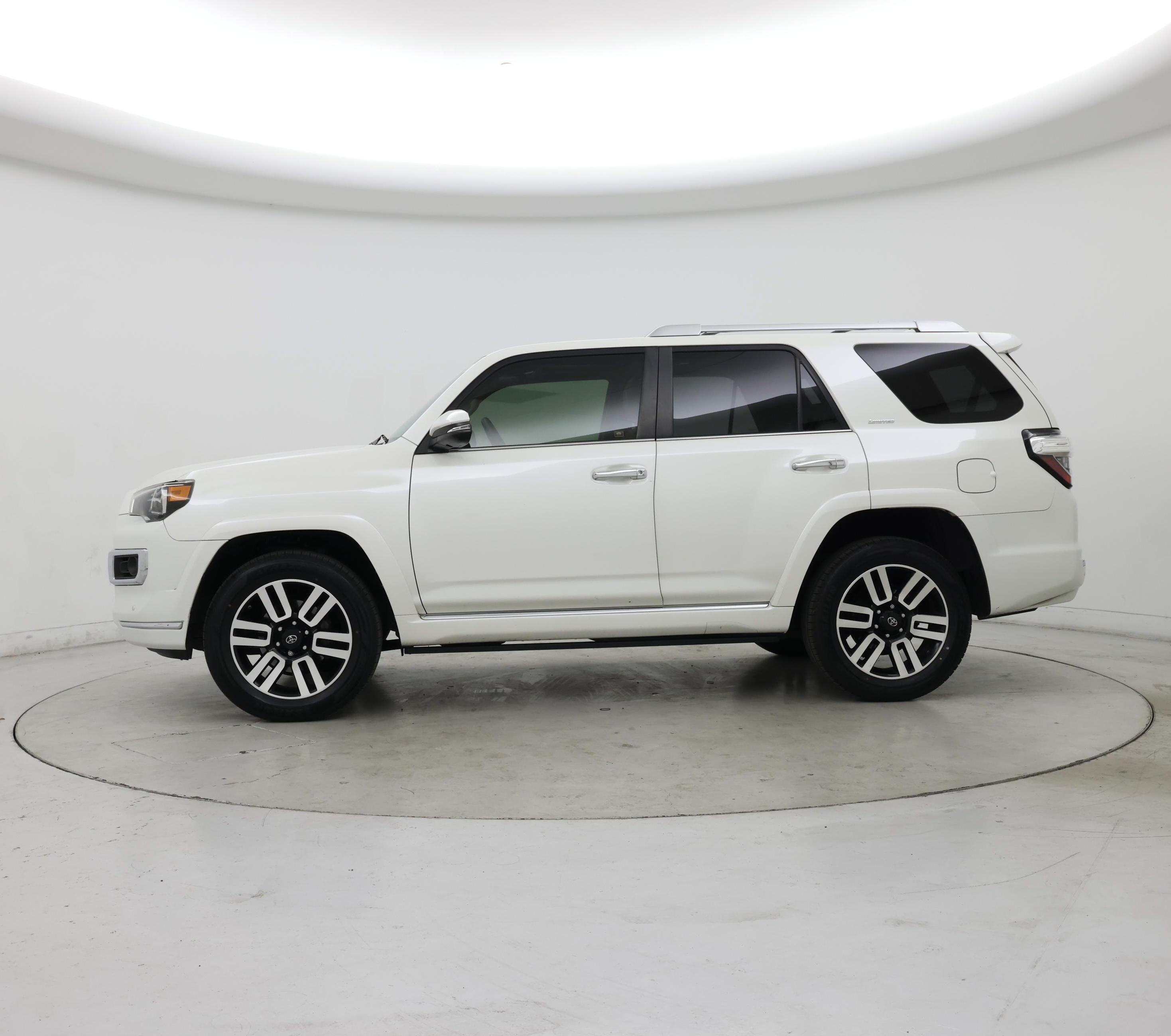 Thumbnail: 2017 Toyota 4Runner - 3