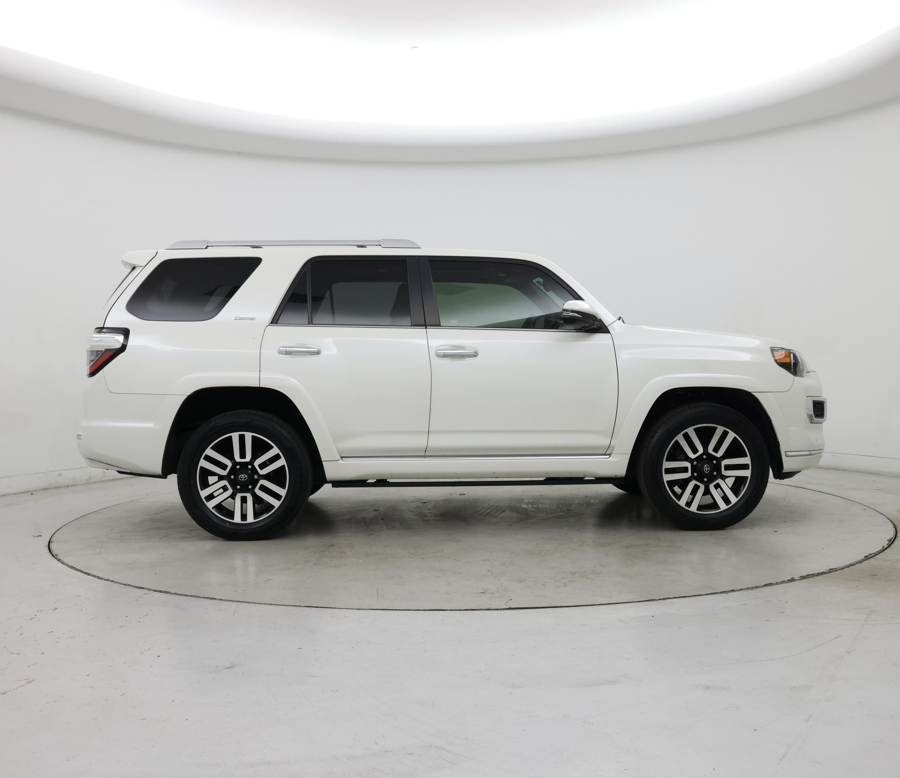 Thumbnail: 2017 Toyota 4Runner - 7