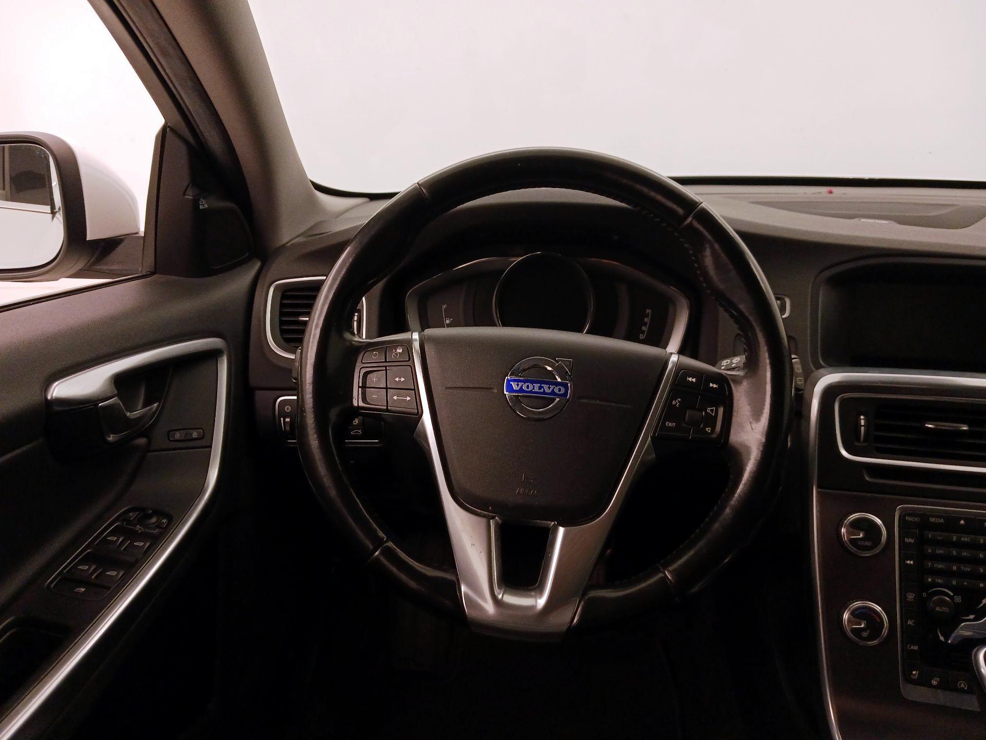 Thumbnail: 2015 Volvo V60 - 10