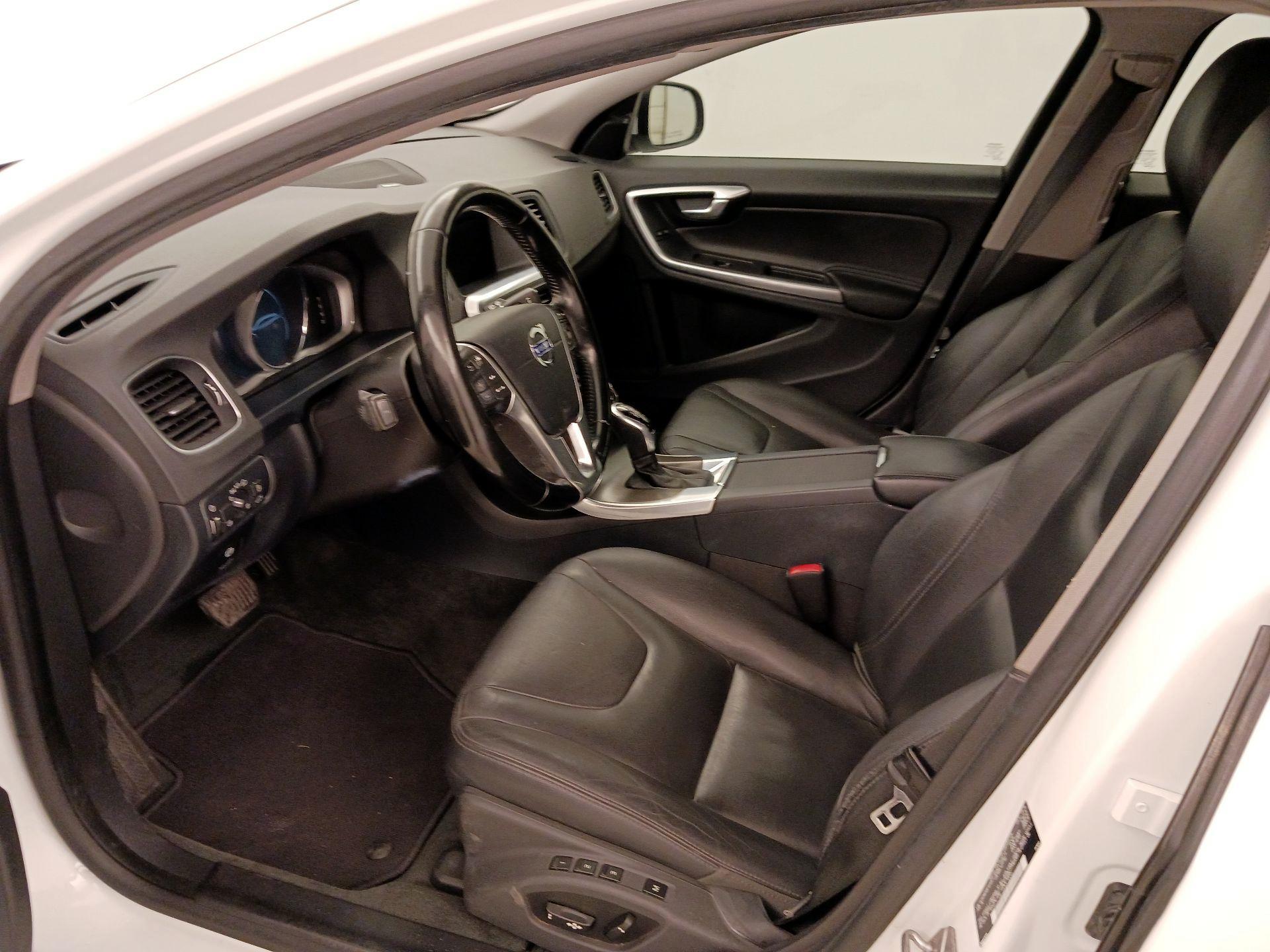 Thumbnail: 2015 Volvo V60 - 11