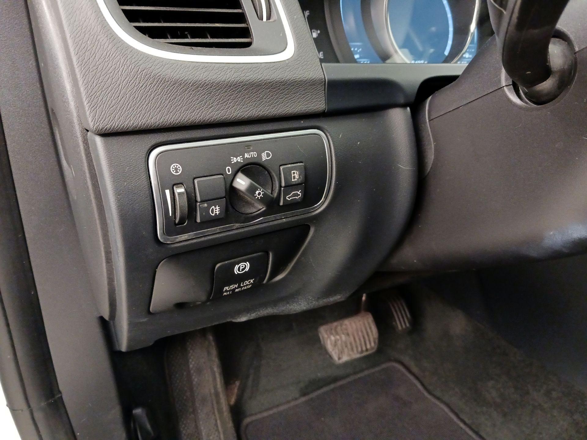 Thumbnail: 2015 Volvo V60 - 13