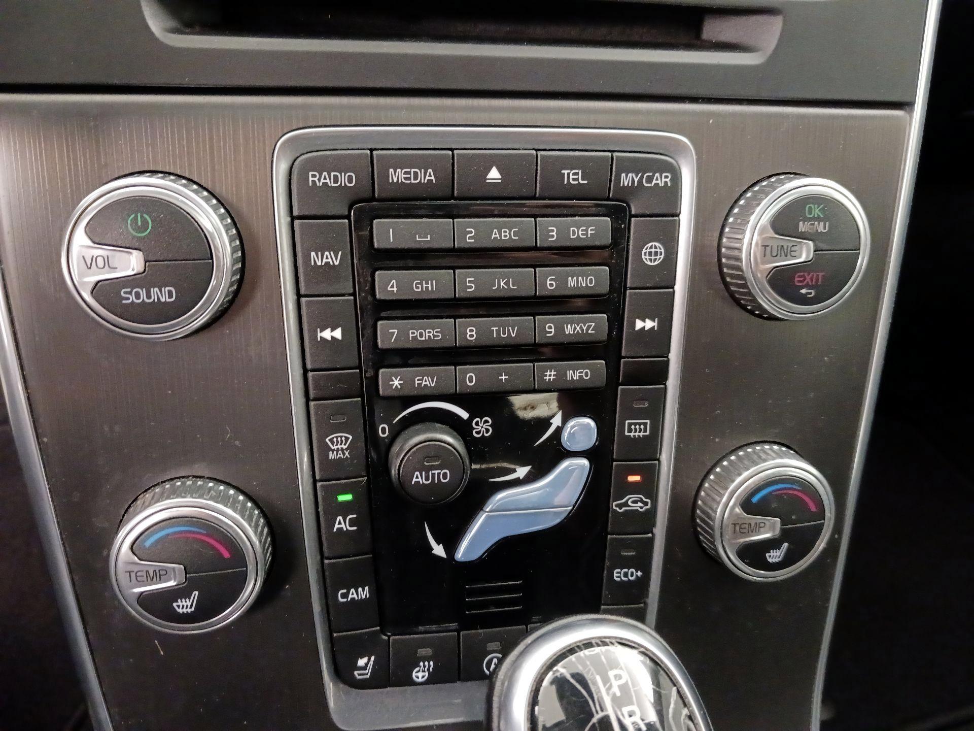 Thumbnail: 2015 Volvo V60 - 16
