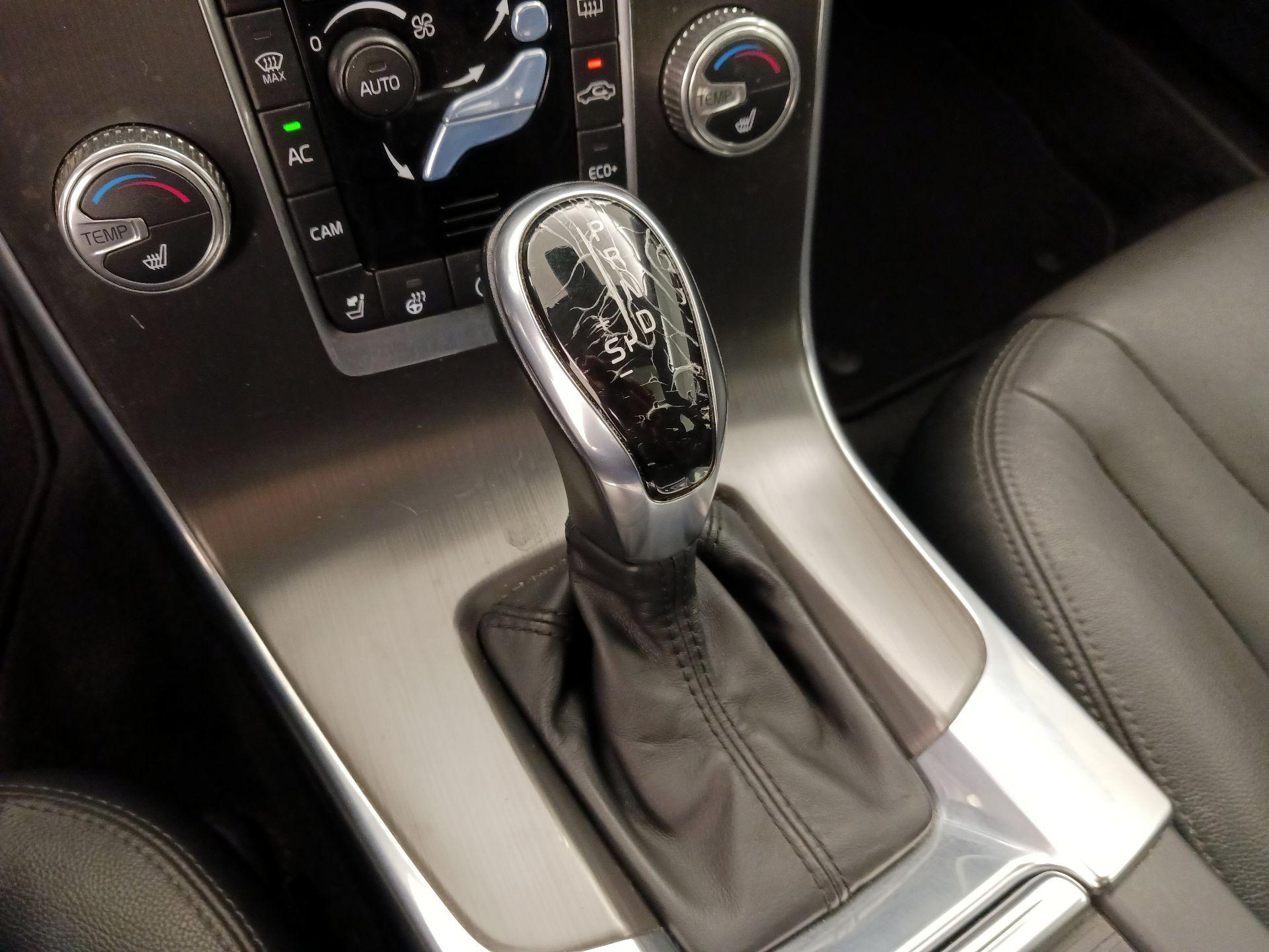 Thumbnail: 2015 Volvo V60 - 17