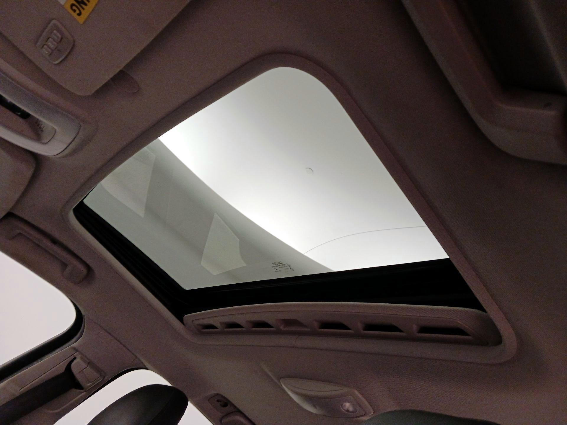 Thumbnail: 2015 Volvo V60 - 19