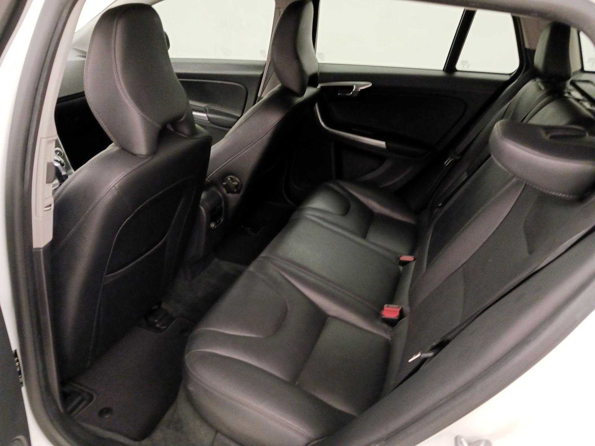Thumbnail: 2015 Volvo V60 - 20