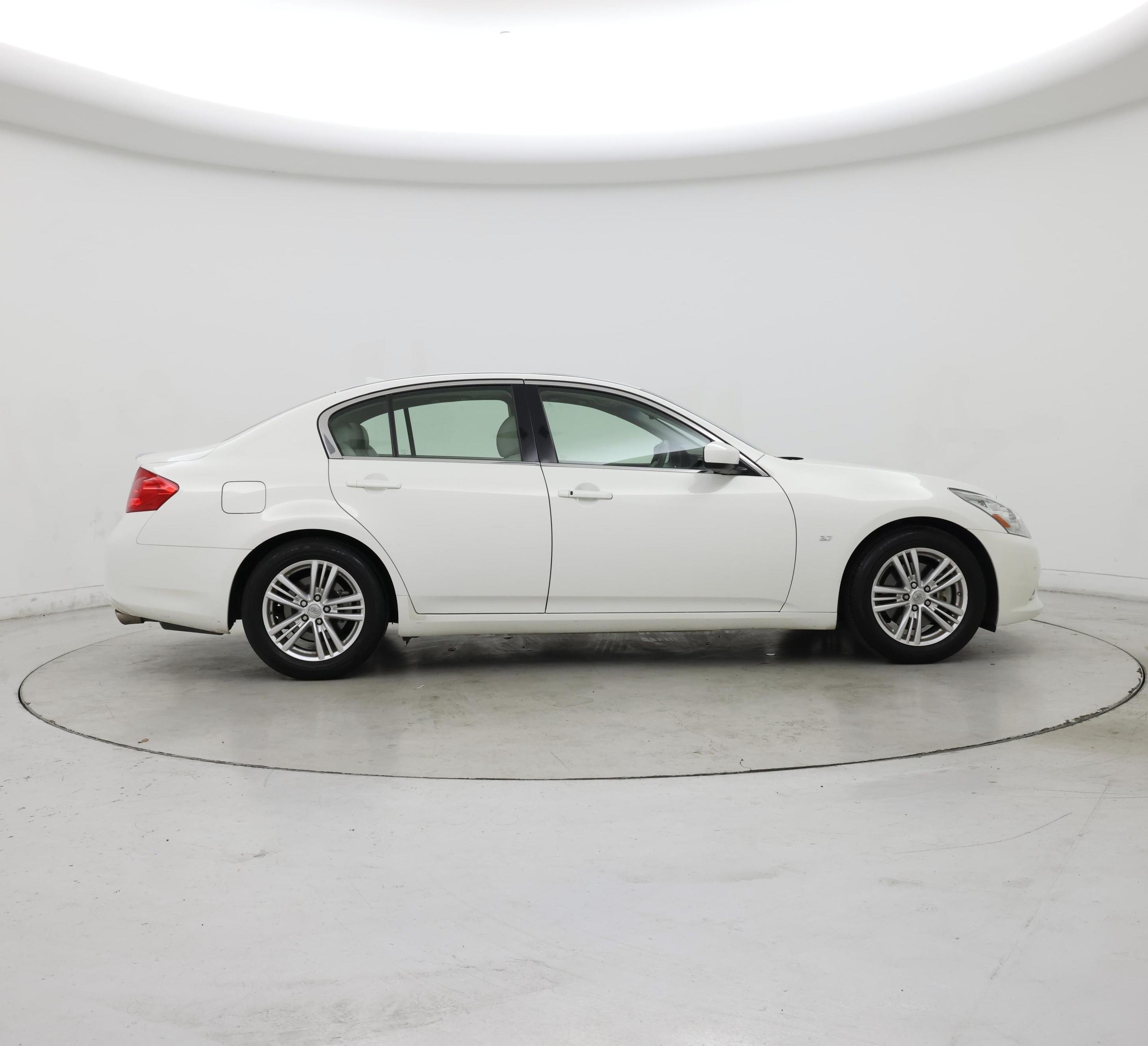 Thumbnail: 2015 INFINITI  - 7