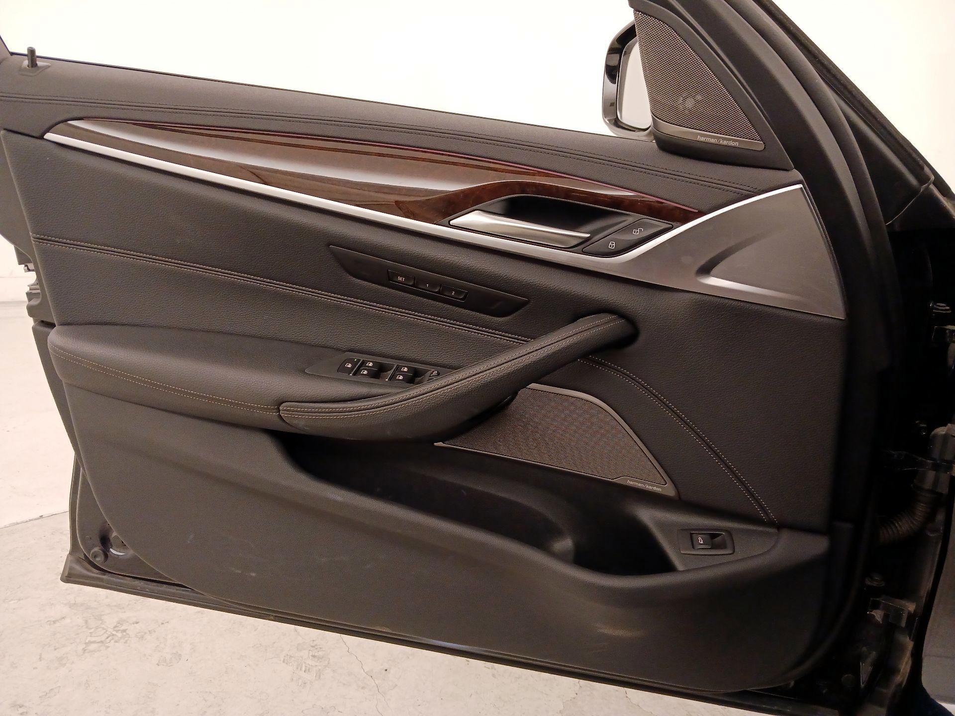 Thumbnail: 2020 BMW 5 Series - 12