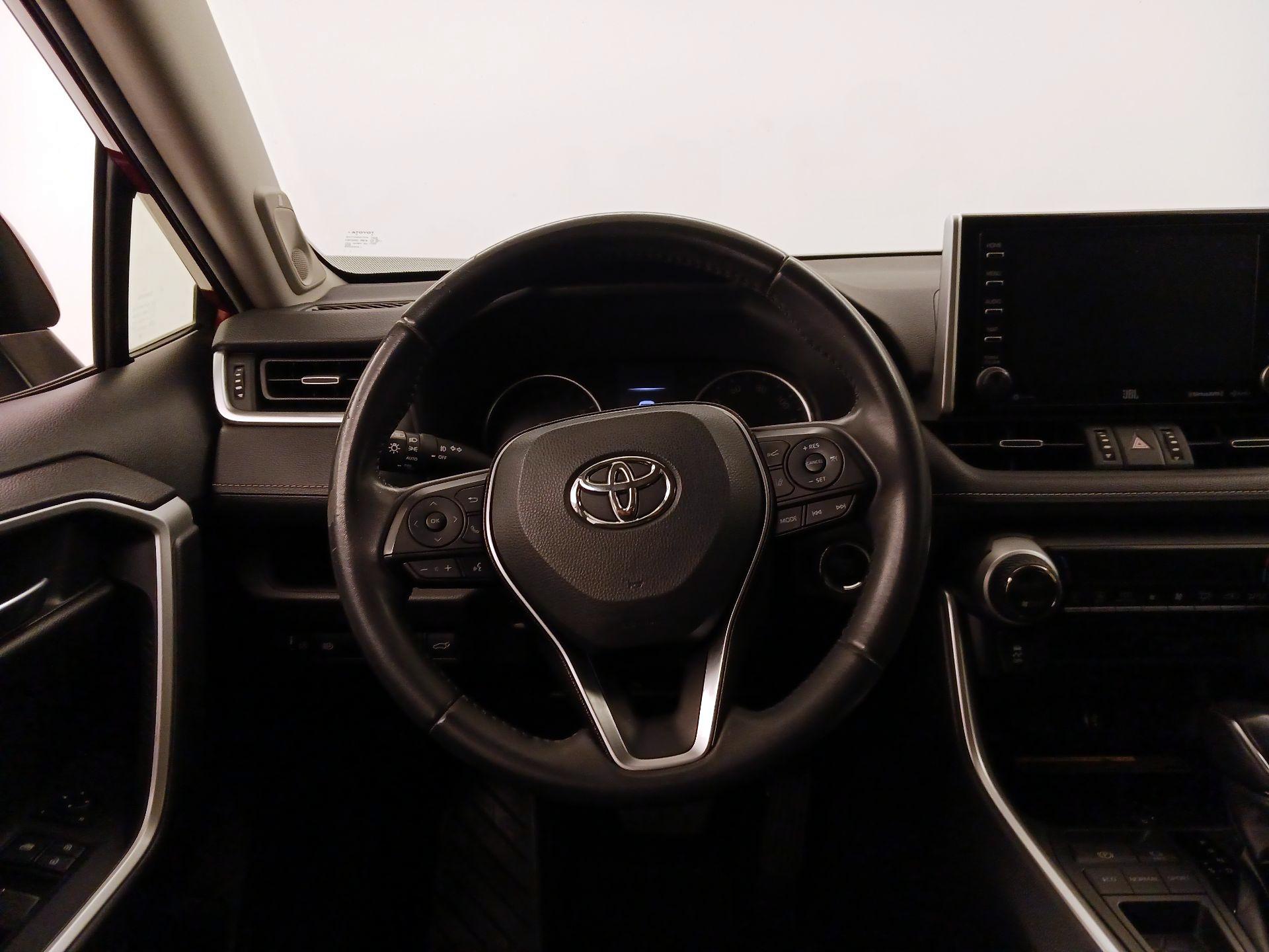 Thumbnail: 2019 Toyota RAV4 - 10
