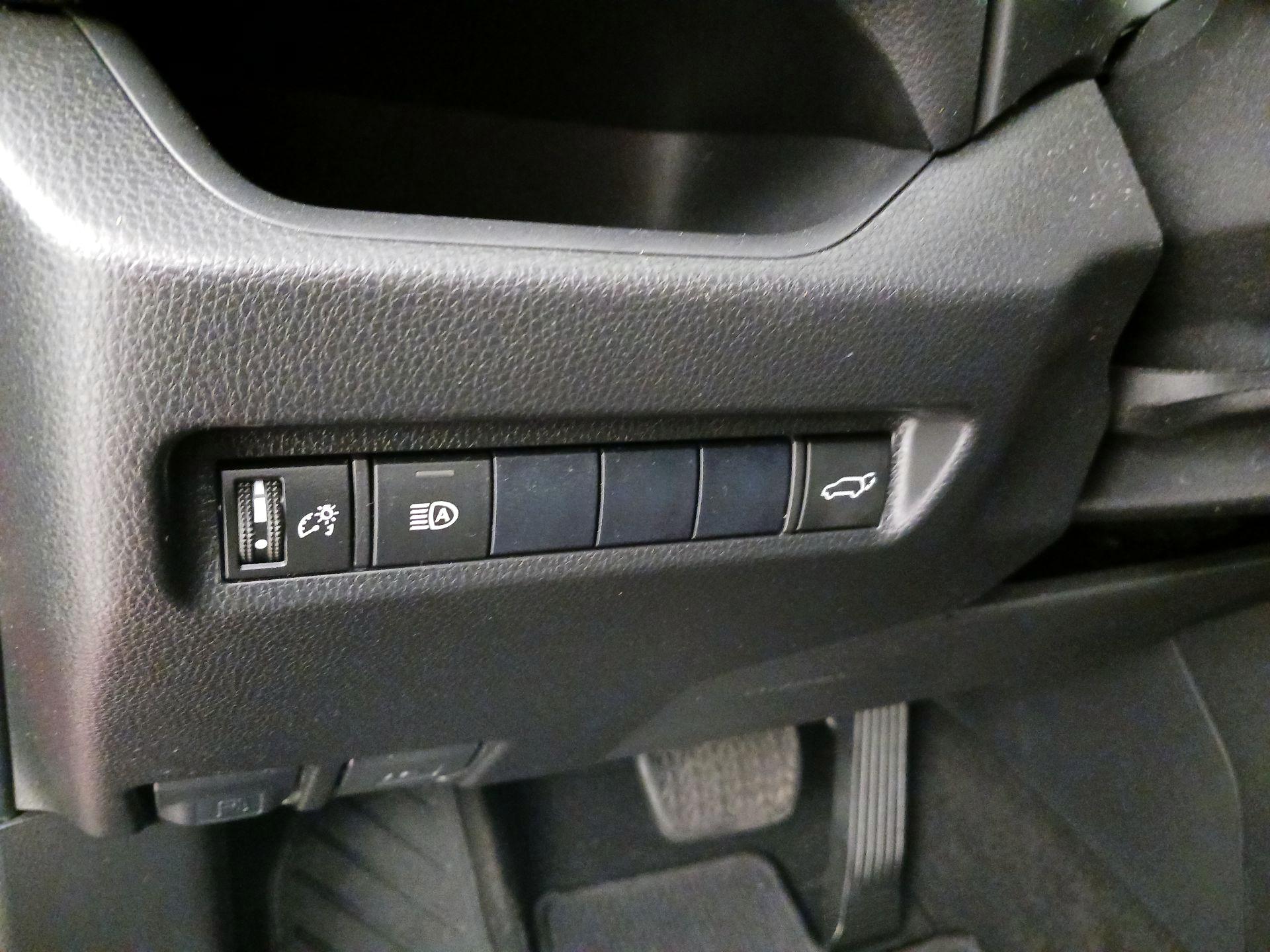 Thumbnail: 2019 Toyota RAV4 - 13