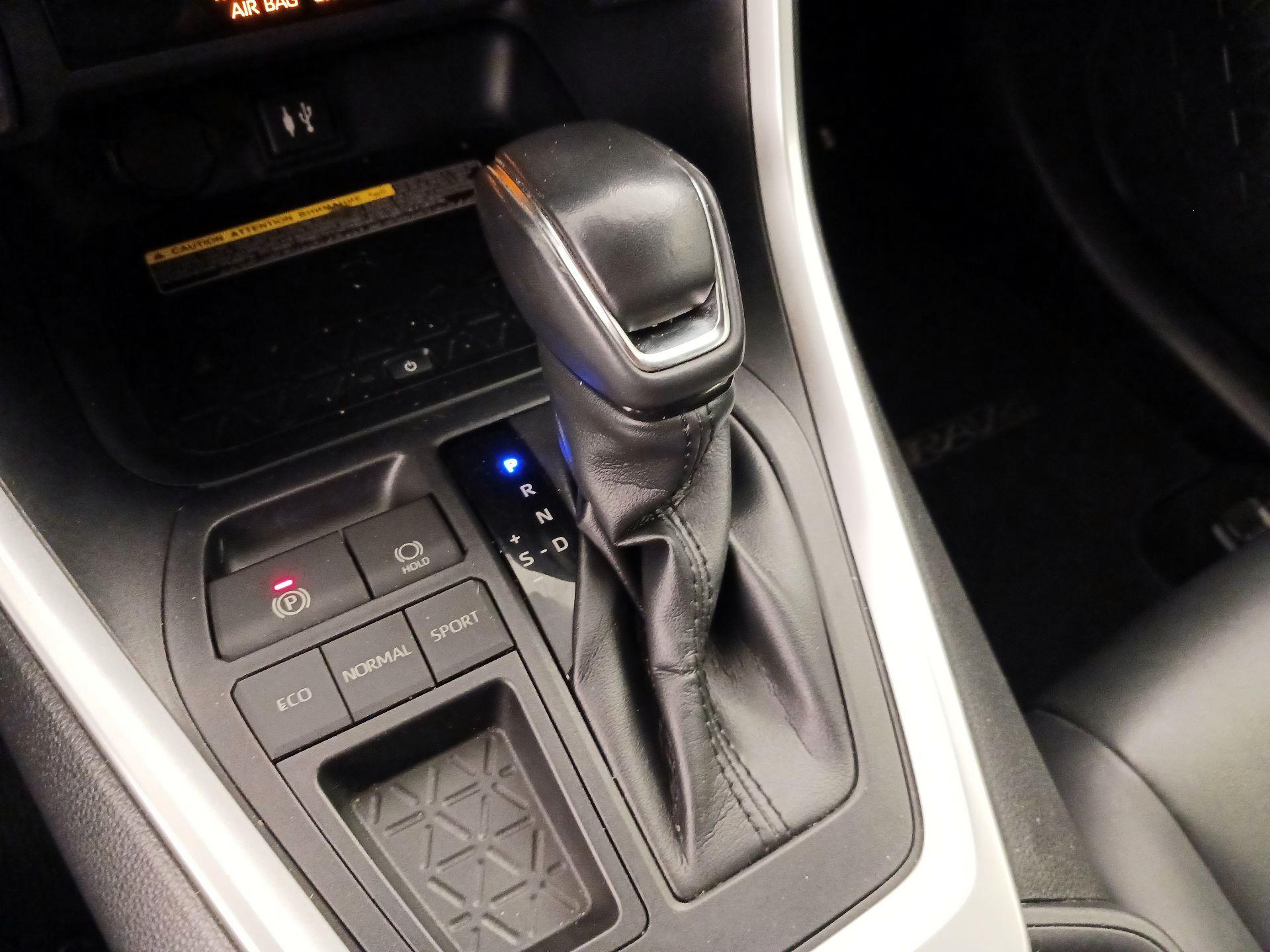Thumbnail: 2019 Toyota RAV4 - 17