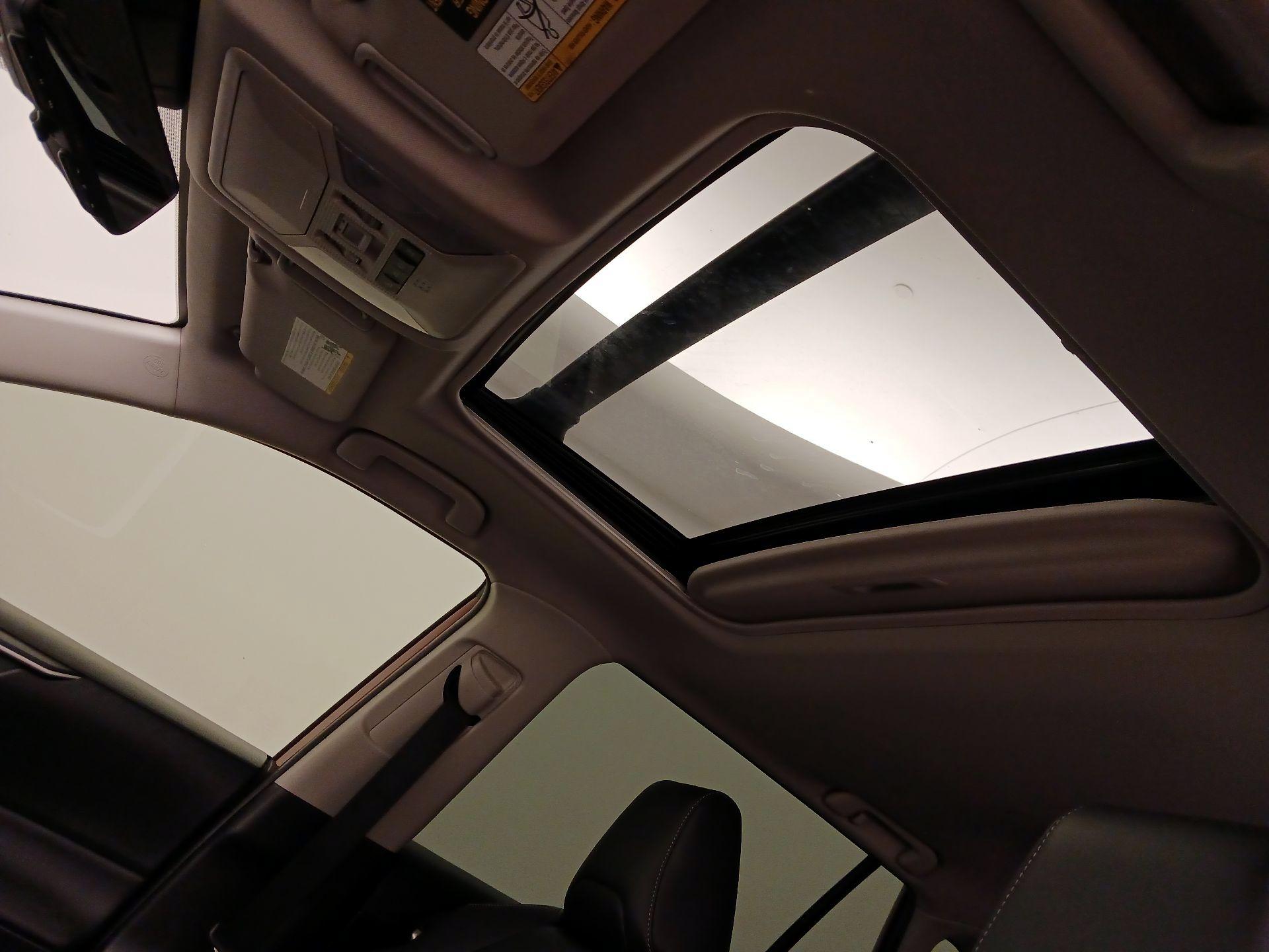 Thumbnail: 2019 Toyota RAV4 - 19