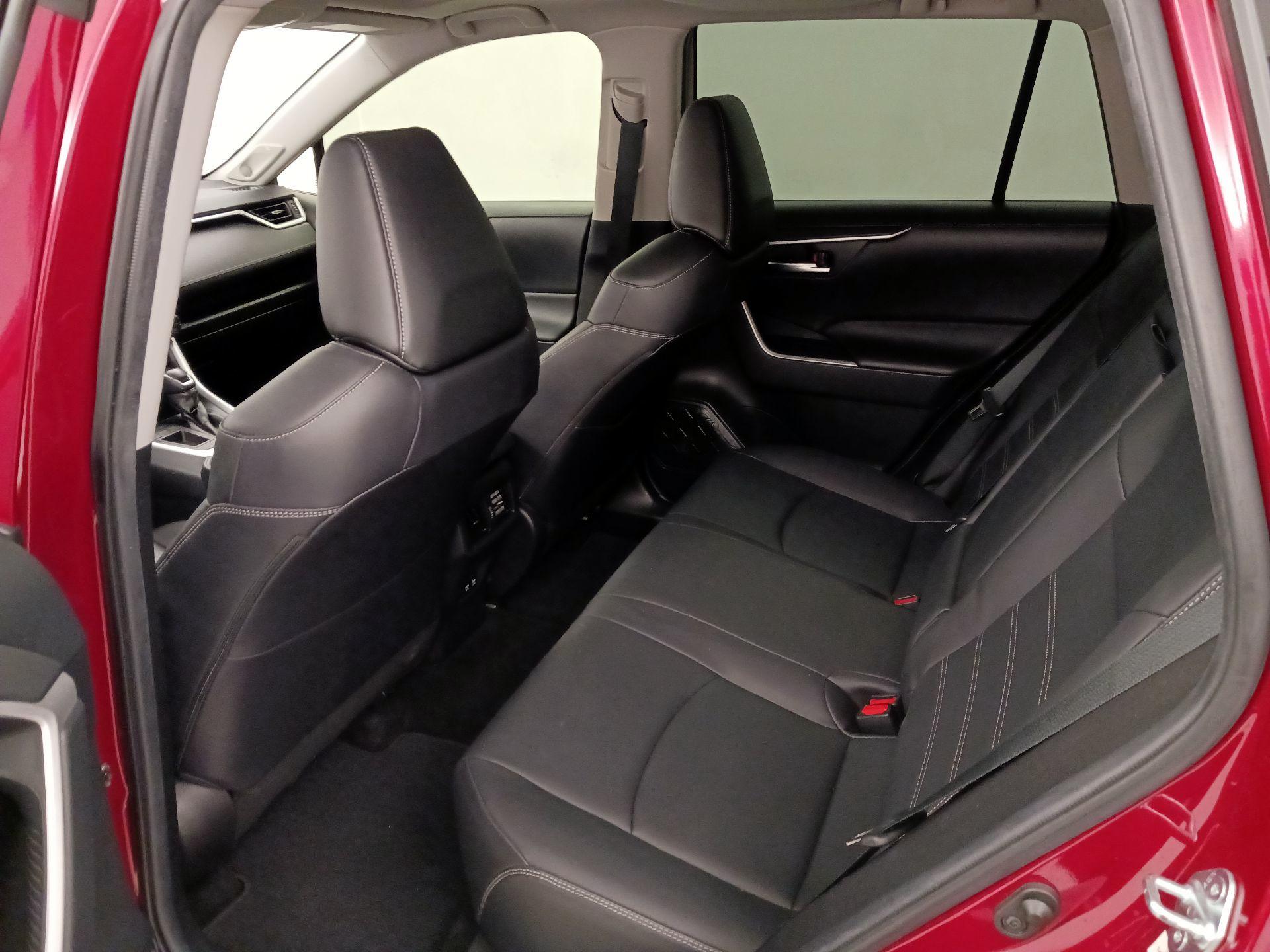 Thumbnail: 2019 Toyota RAV4 - 20