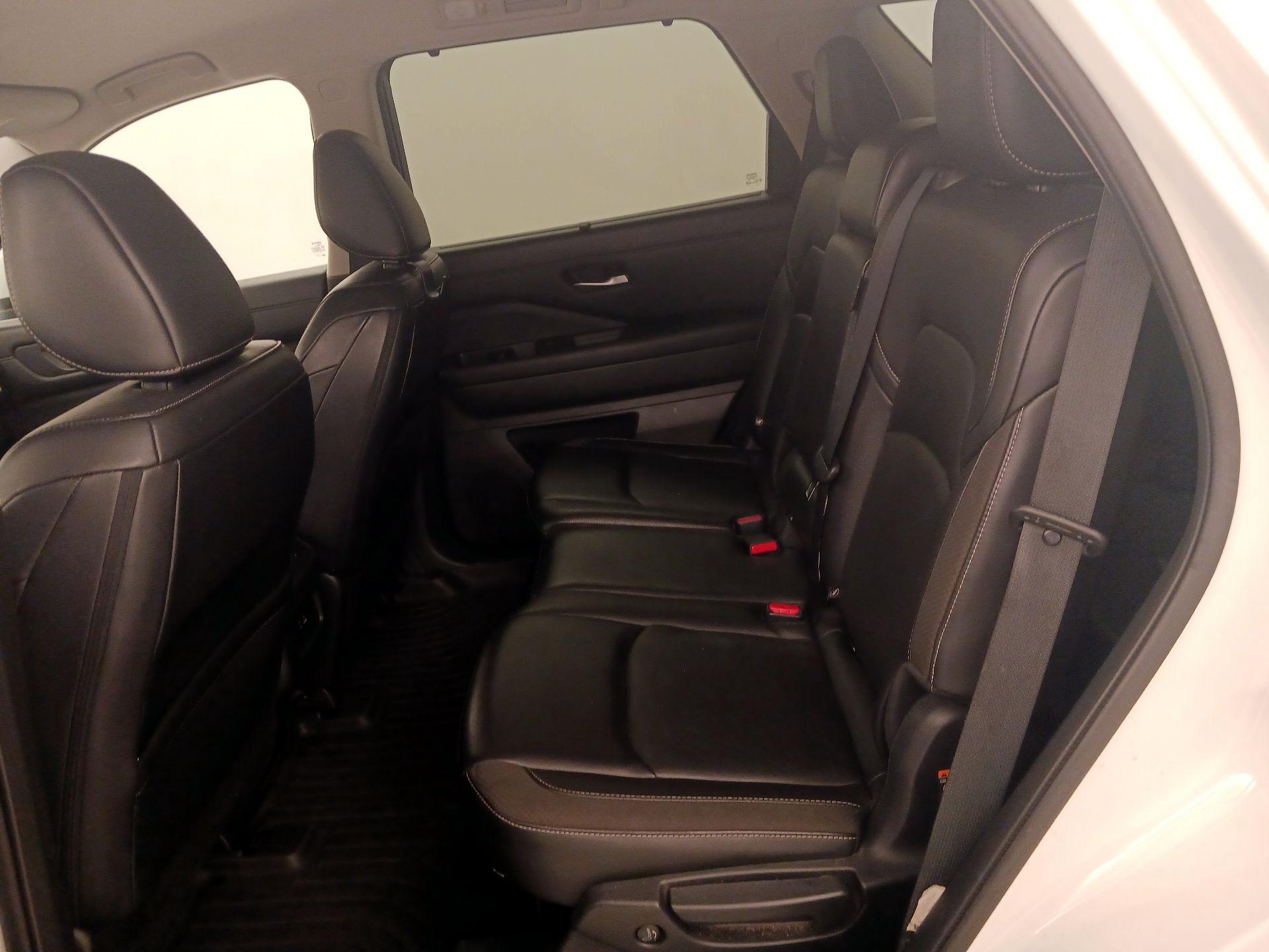 Thumbnail: 2023 Nissan Pathfinder - 20