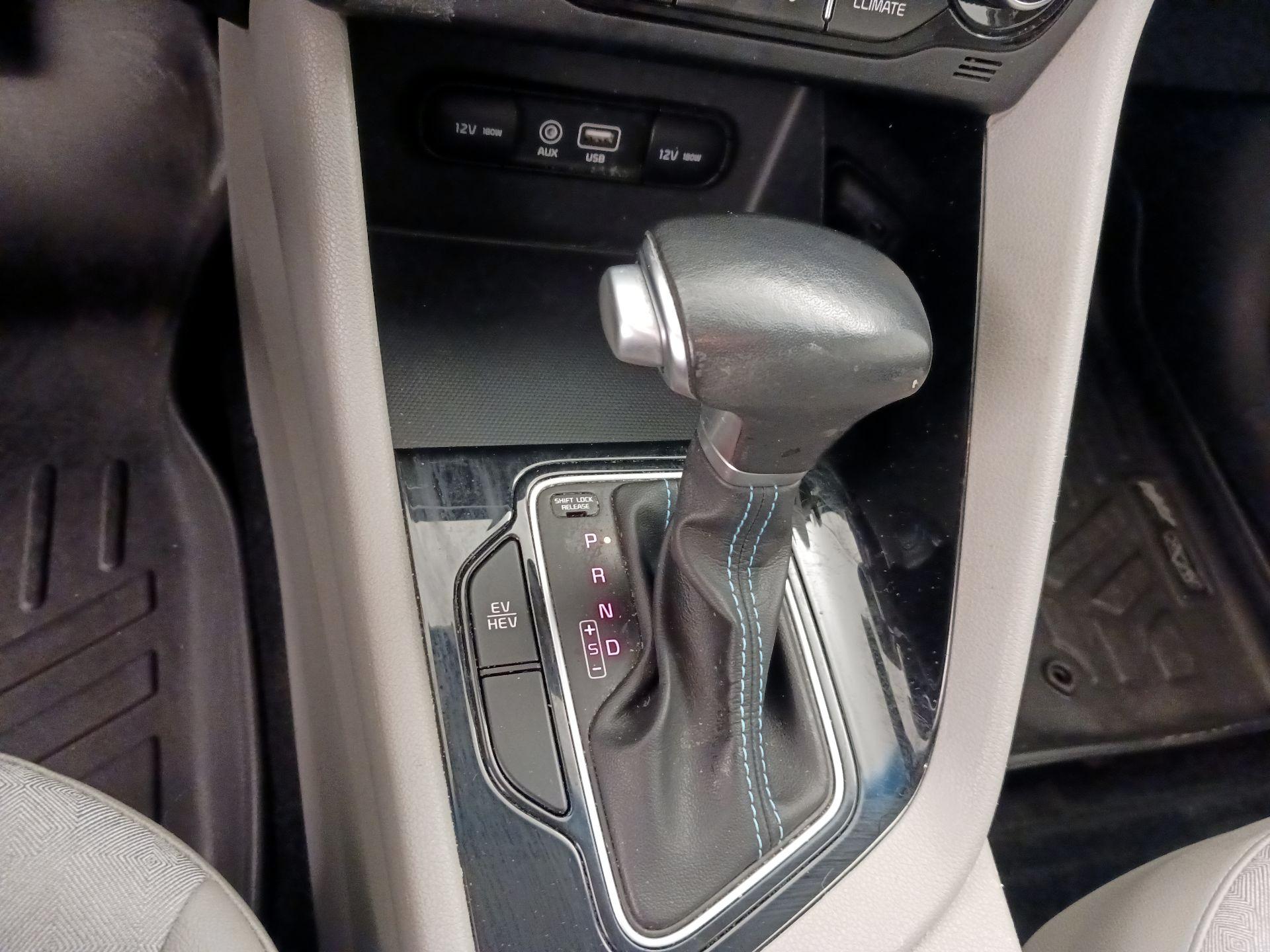 Thumbnail: 2018 Kia Niro - 17