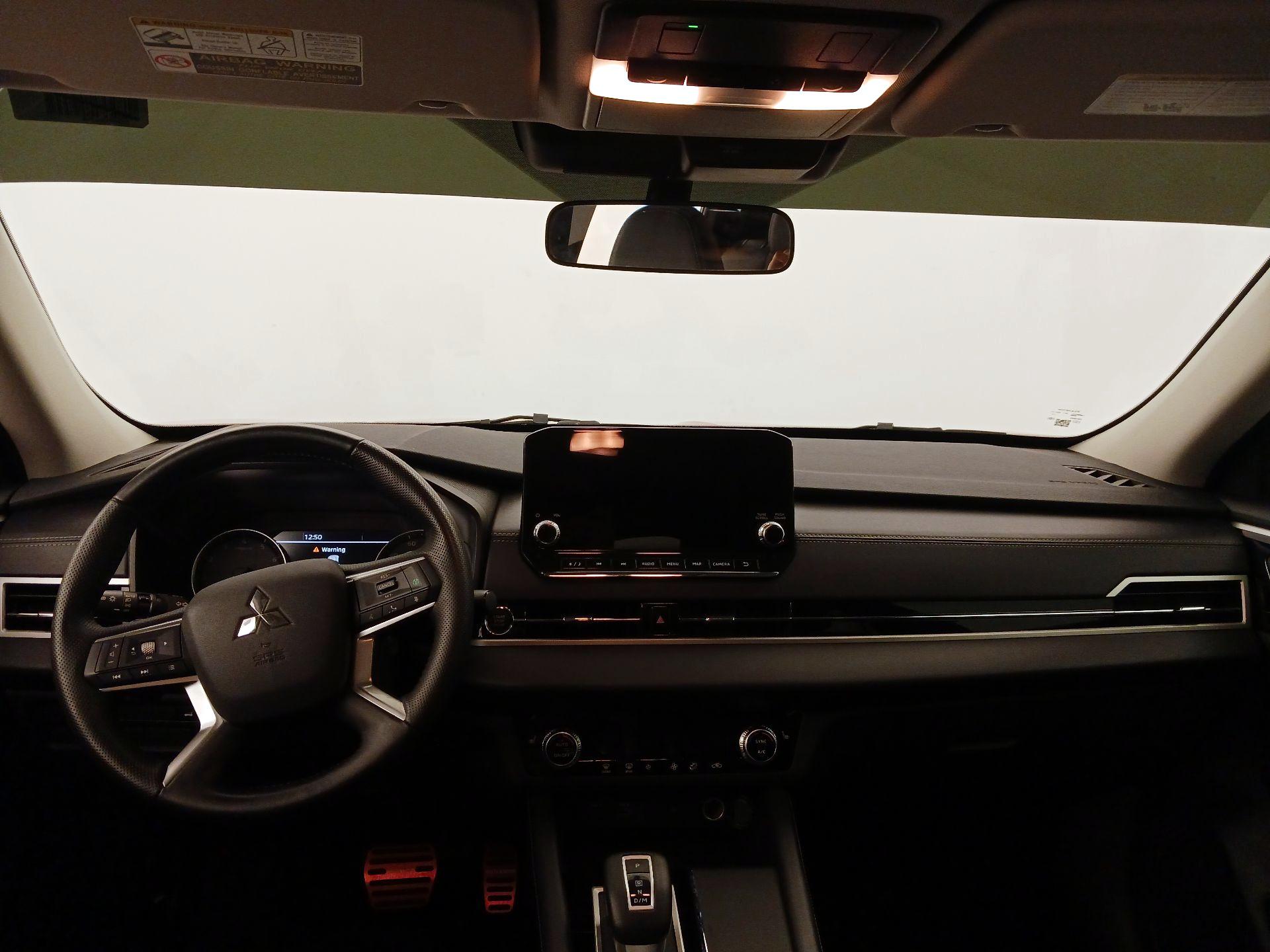 Thumbnail: 2024 Mitsubishi Outlander - 9