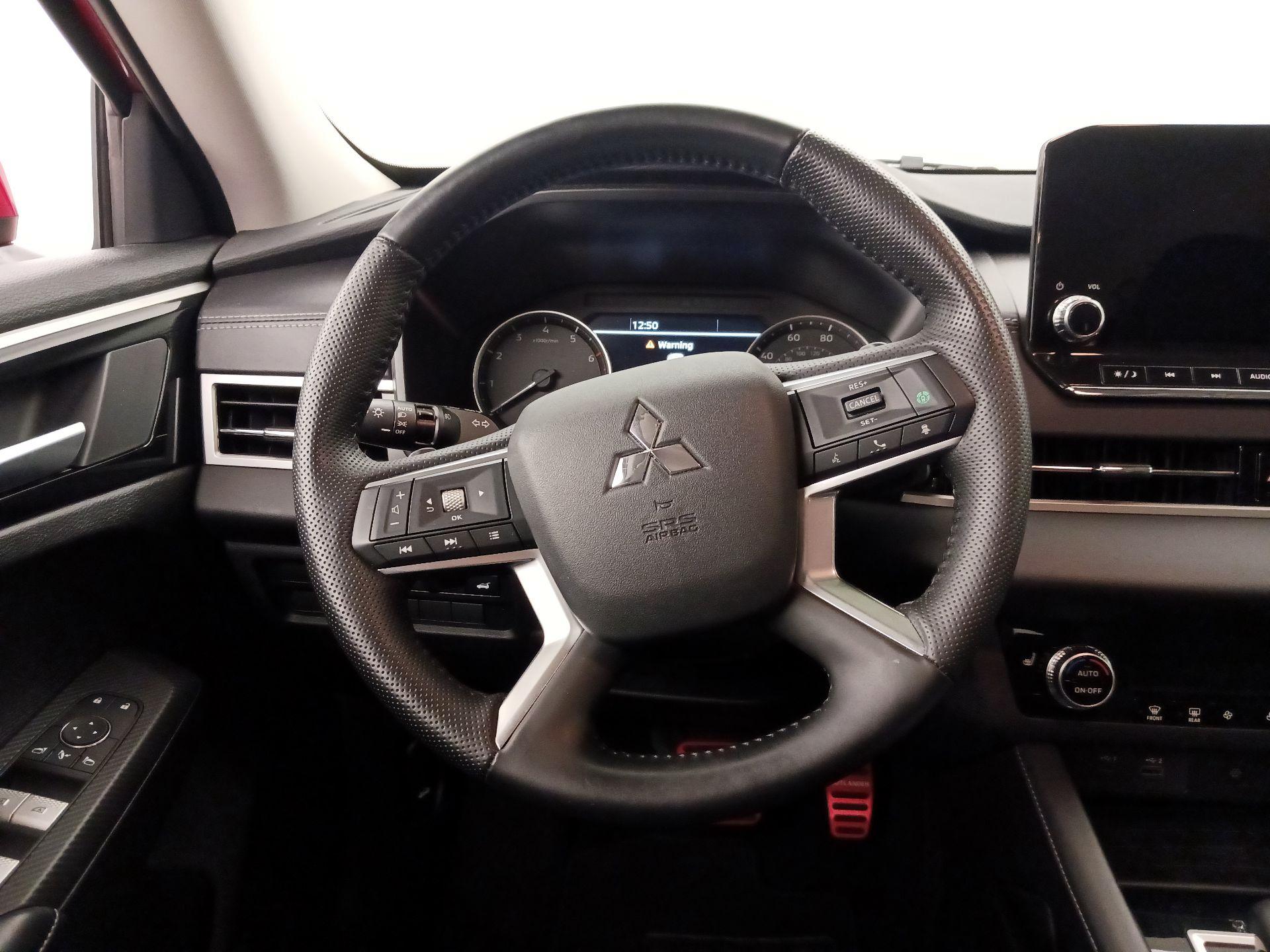 Thumbnail: 2024 Mitsubishi Outlander - 10