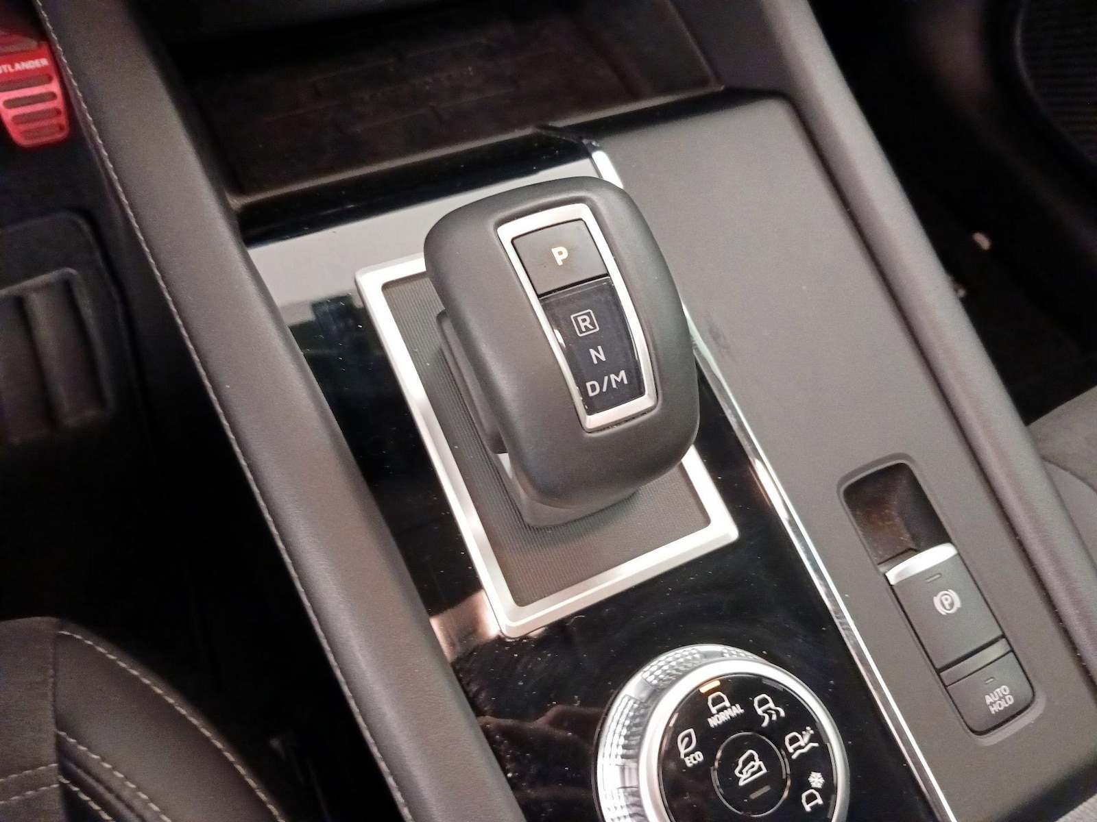 2024 Mitsubishi Outlander SE - Photo 19