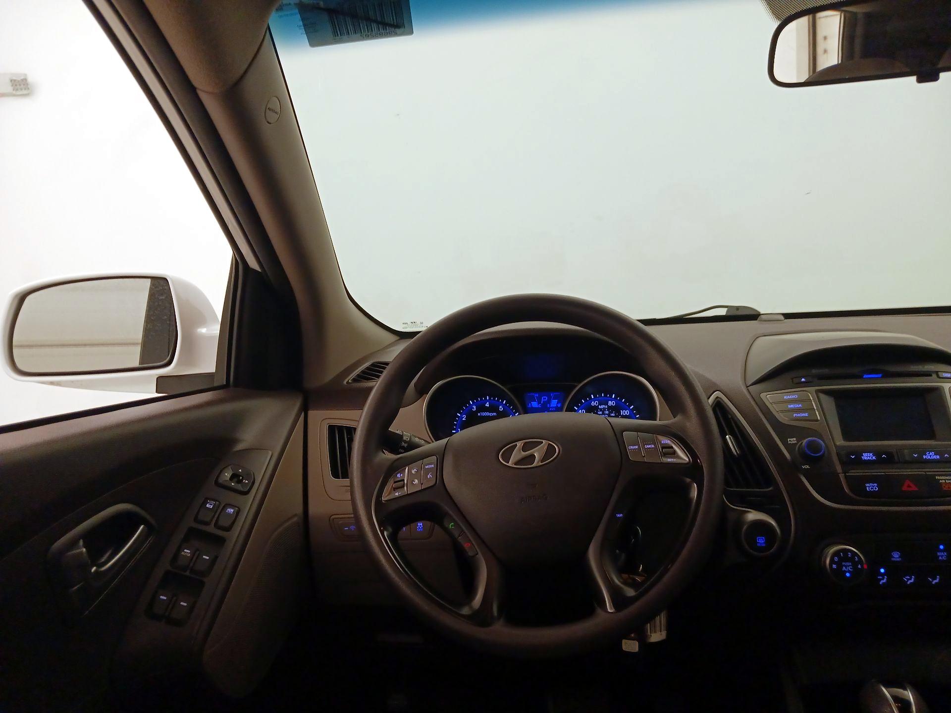 Thumbnail: 2015 Hyundai Tucson - 10