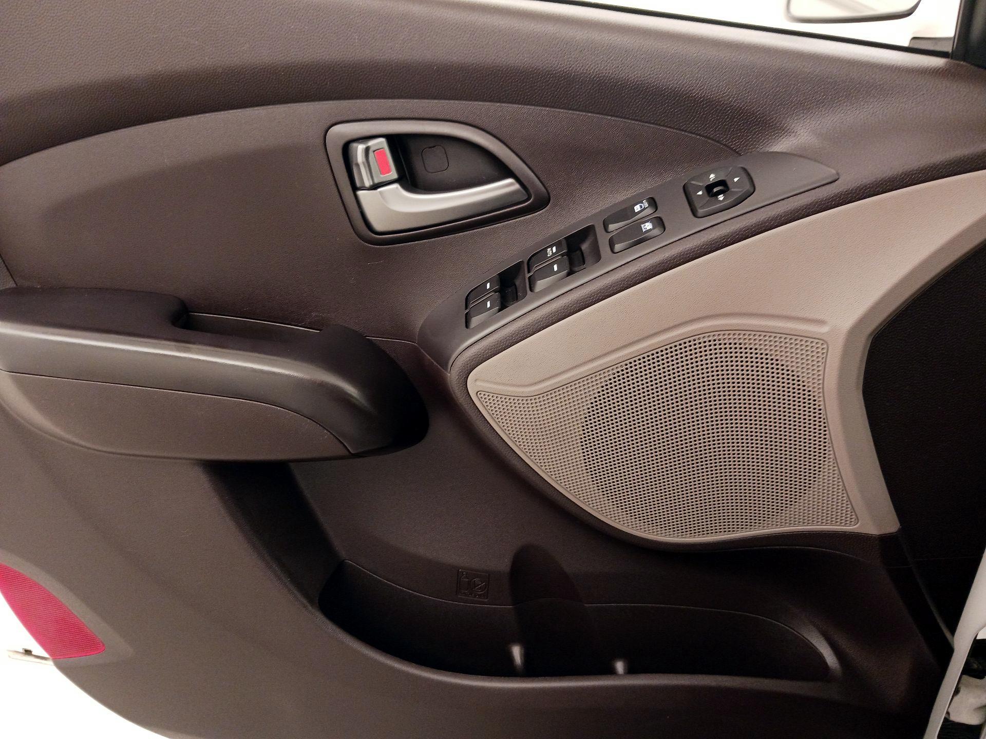 Thumbnail: 2015 Hyundai Tucson - 12