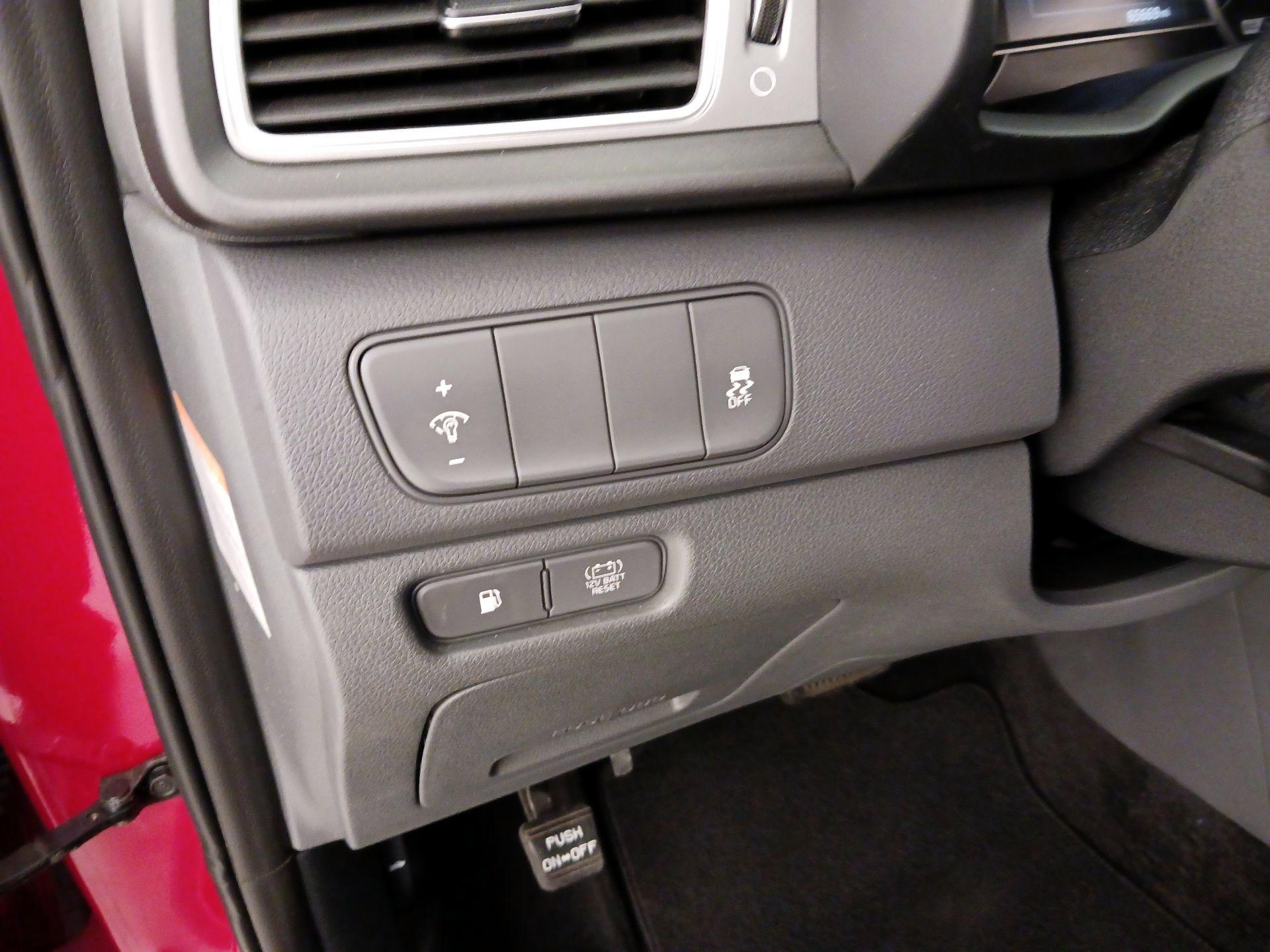 Thumbnail: 2017 Kia Niro - 13