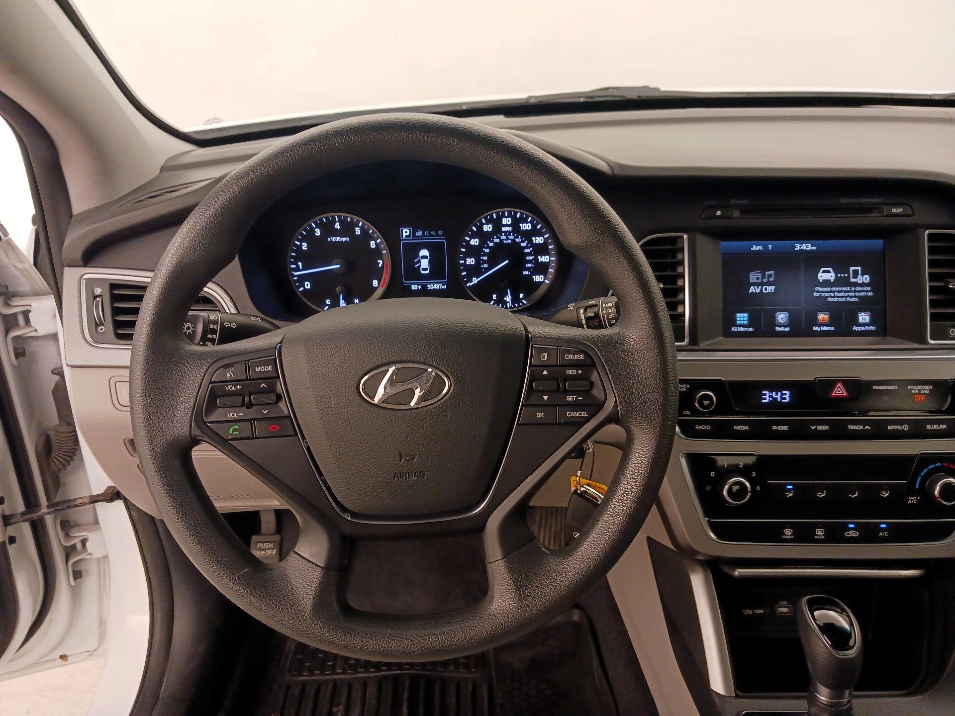 Thumbnail: 2016 Hyundai Sonata - 10