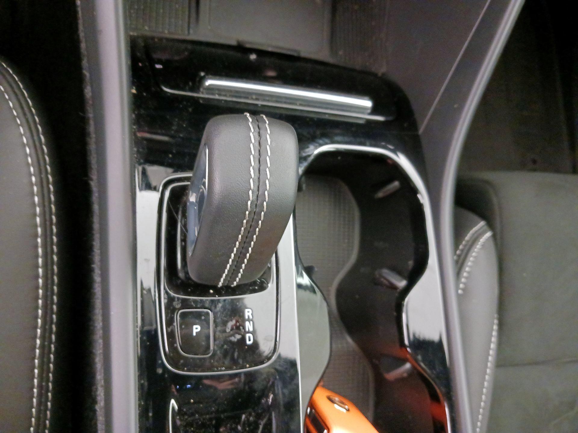 Thumbnail: 2022 Volvo XC40 - 18