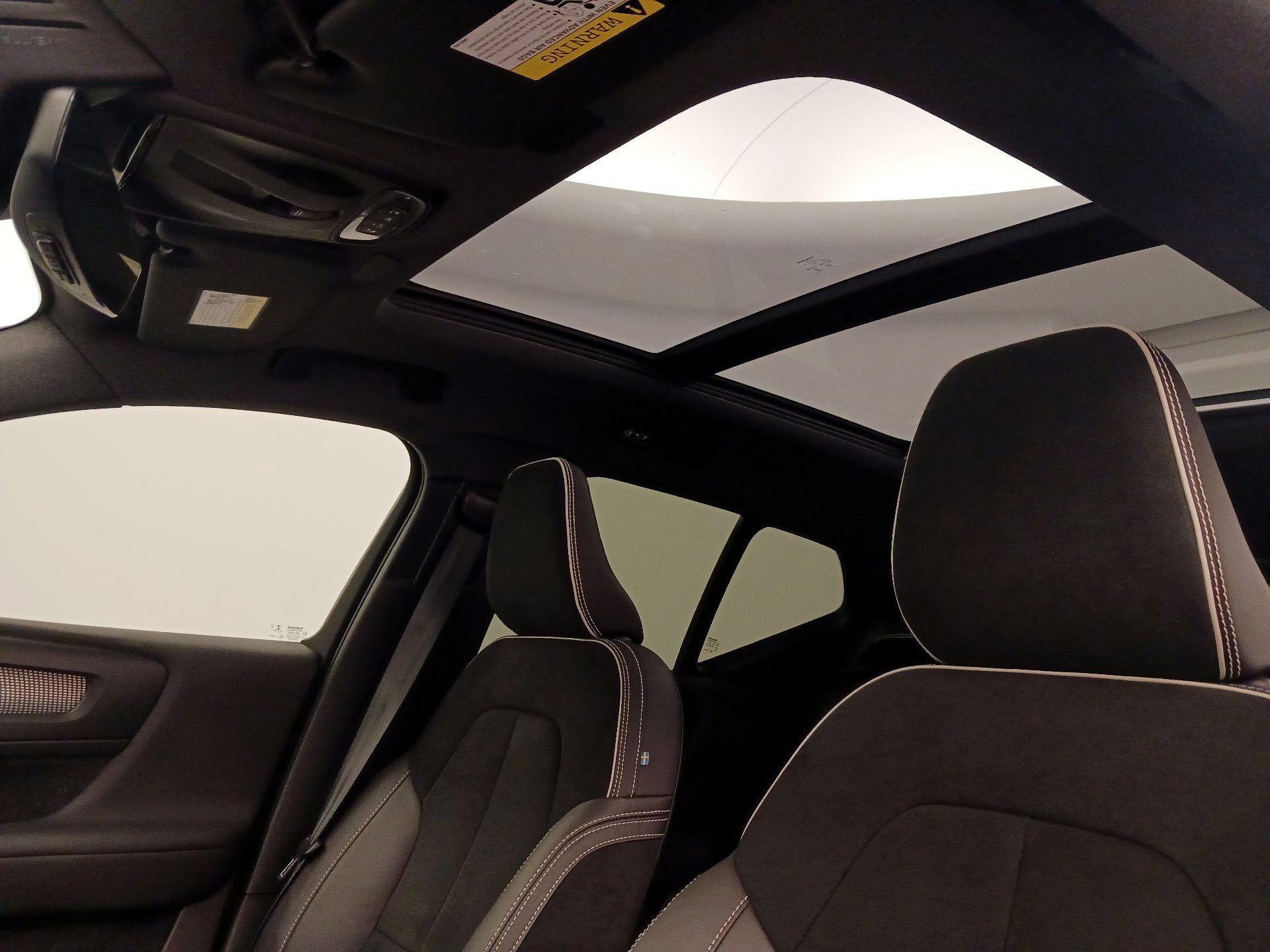 Thumbnail: 2022 Volvo XC40 - 20