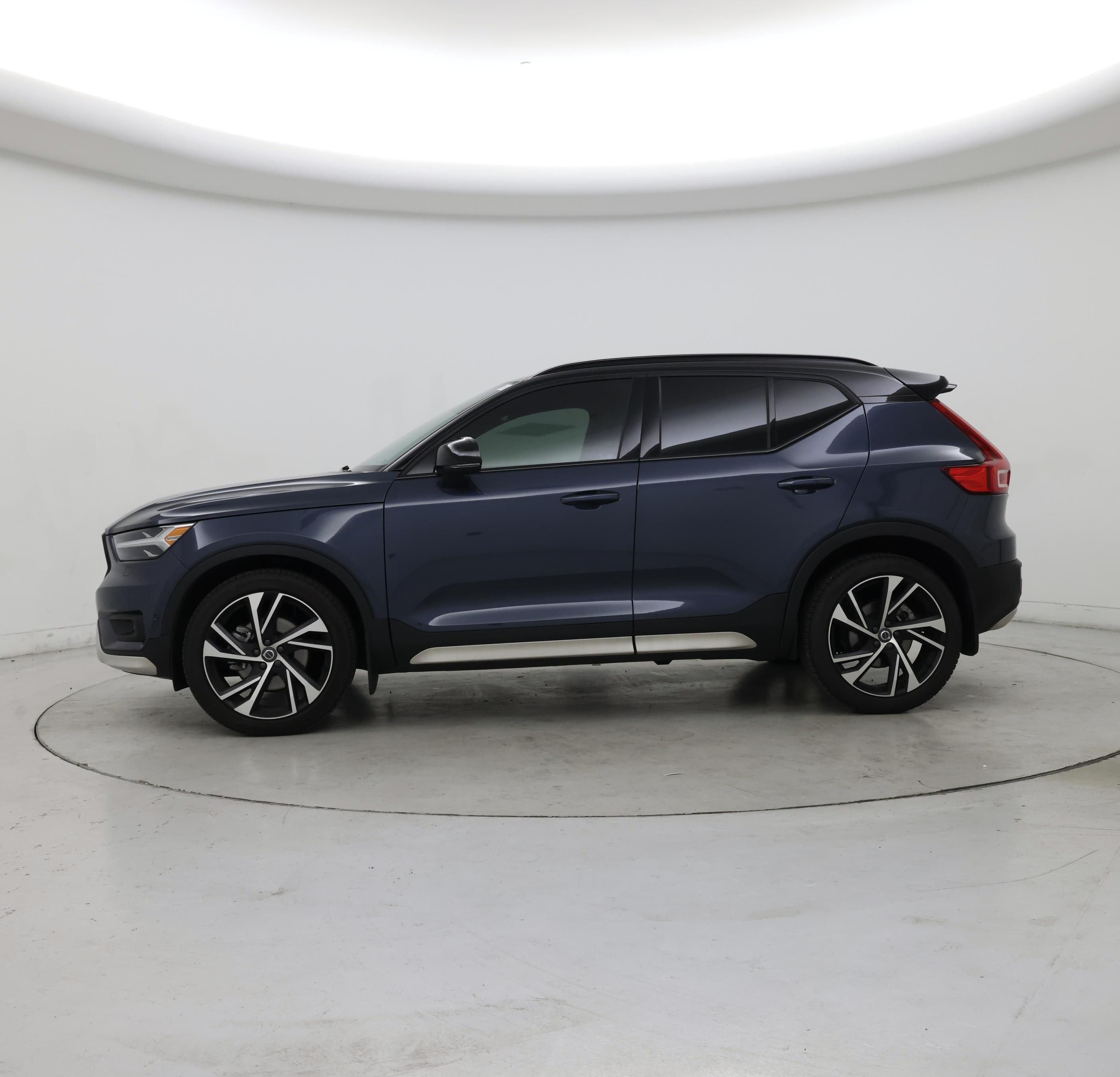 Thumbnail: 2022 Volvo XC40 - 3